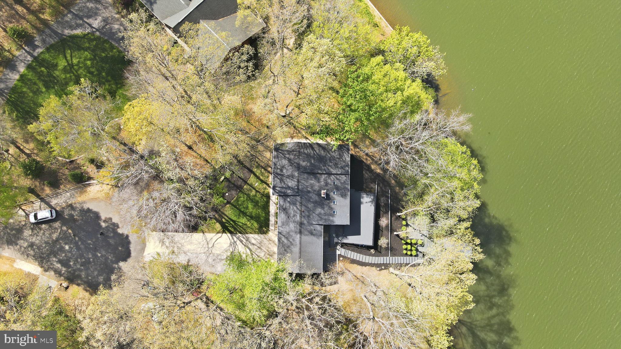 LAKE LAND - Residential