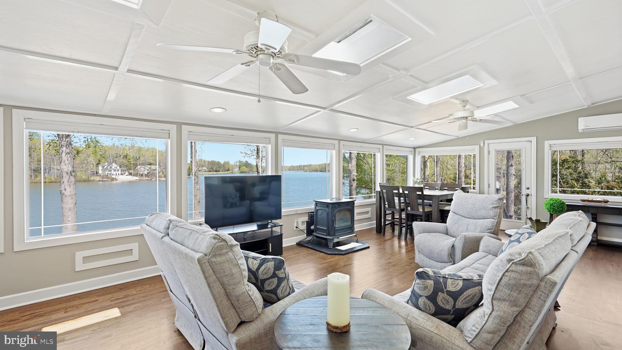 LAKE LAND - Residential