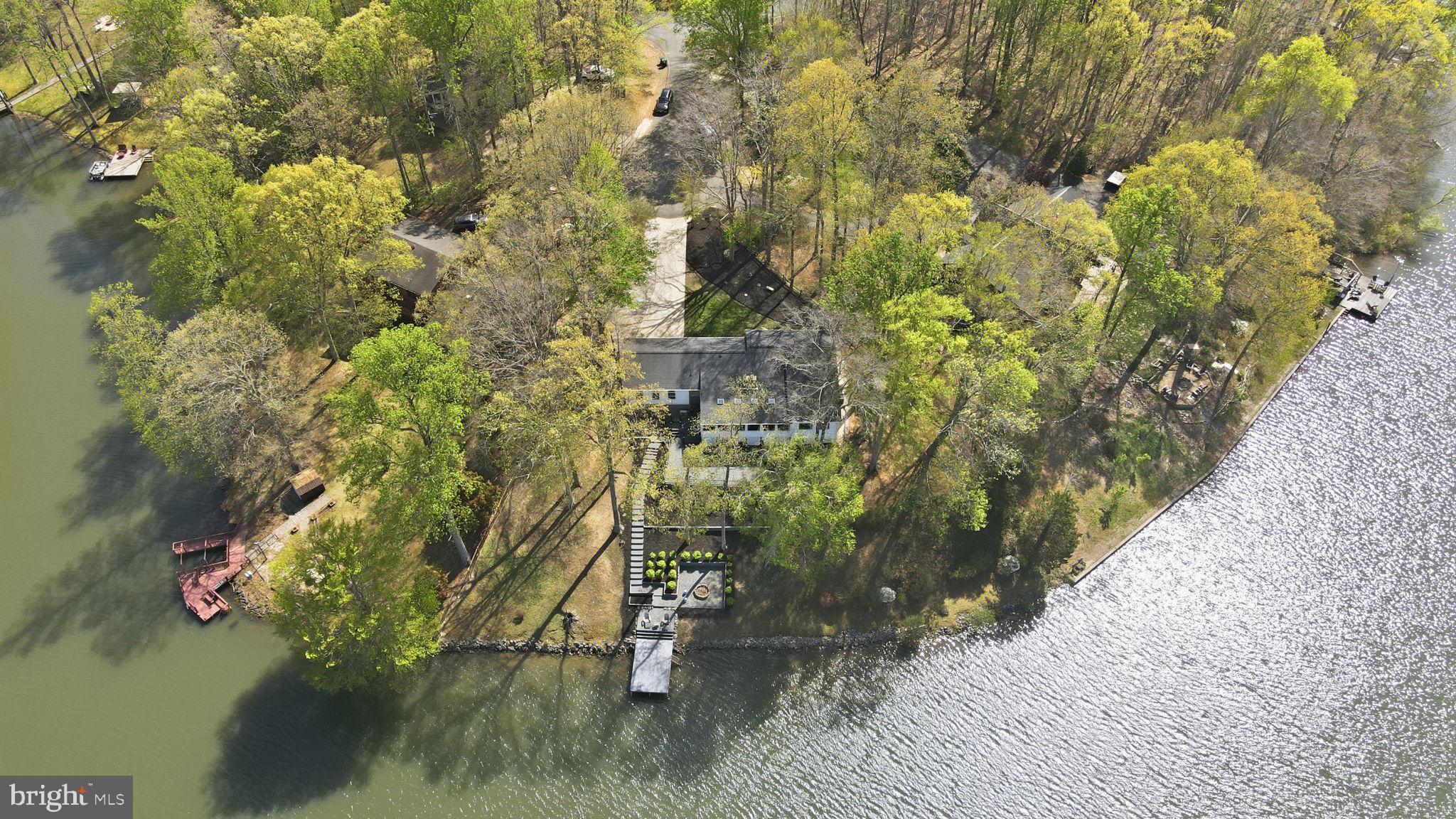 LAKE LAND - Residential