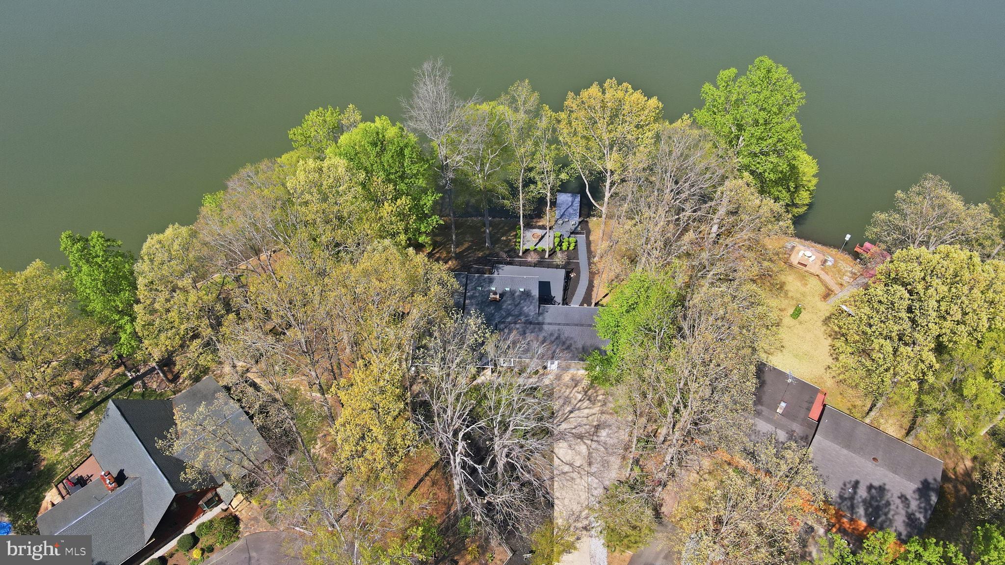 LAKE LAND - Residential