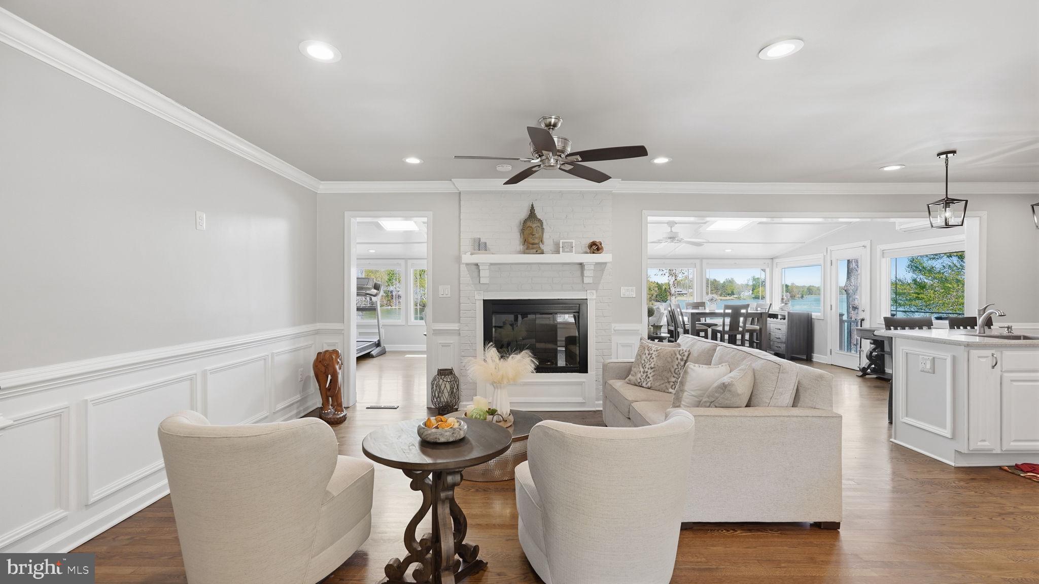 LAKE LAND - Residential