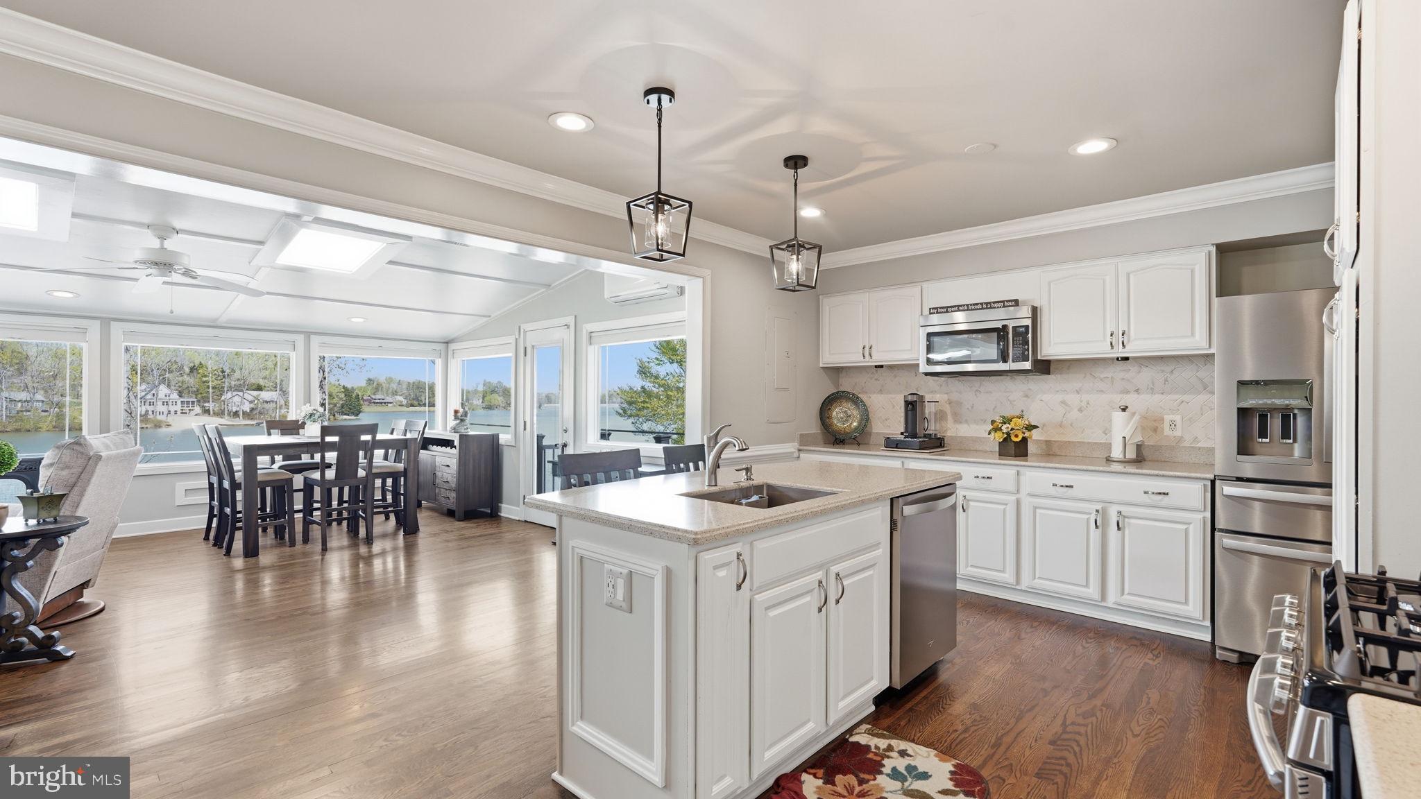 LAKE LAND - Residential