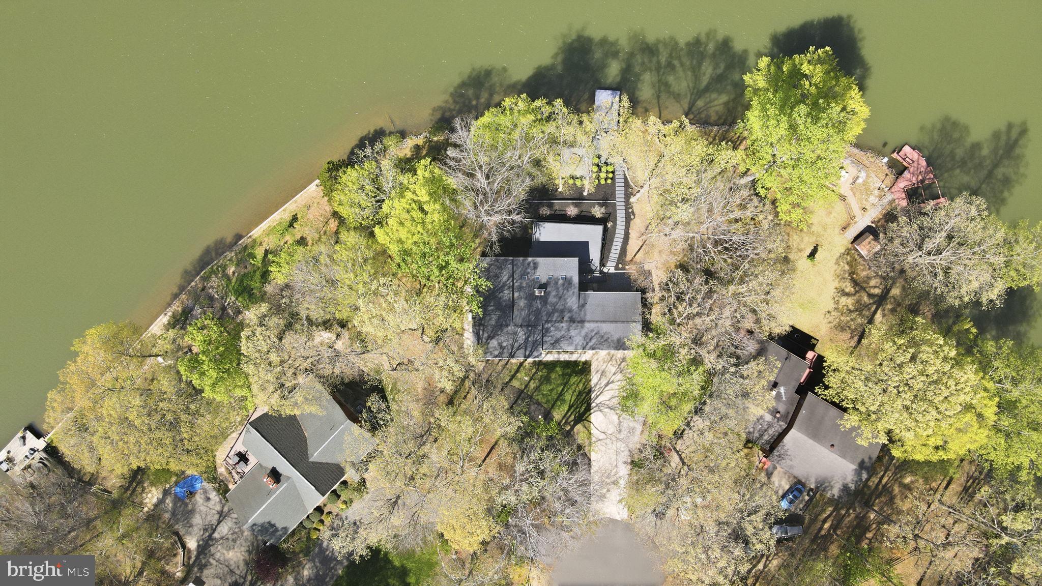 LAKE LAND - Residential