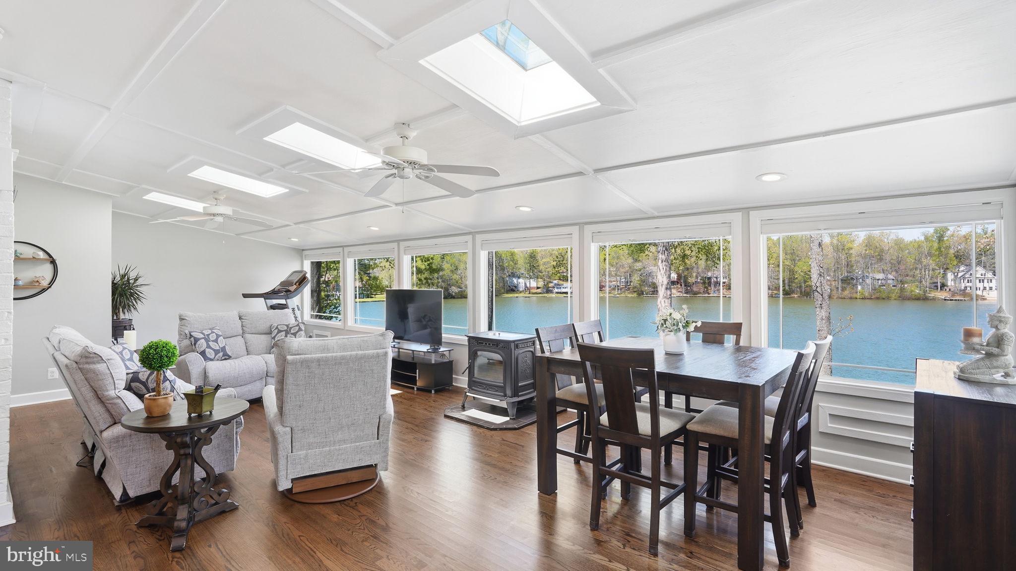 LAKE LAND - Residential