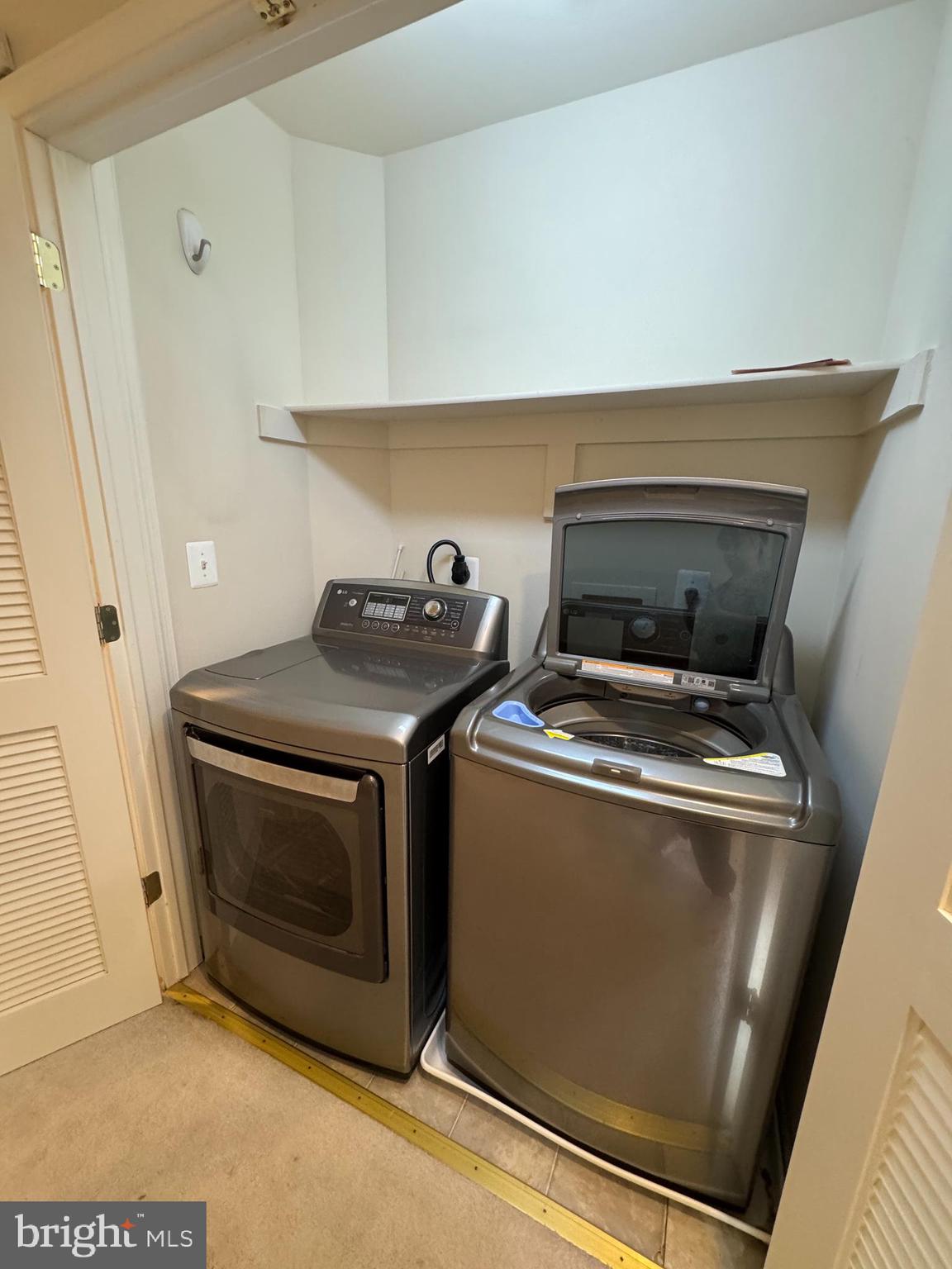 FALLSGROVE - Residential Lease