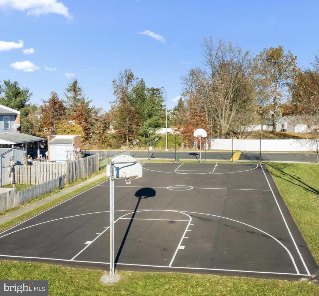 QUAKER GREEN - Residential