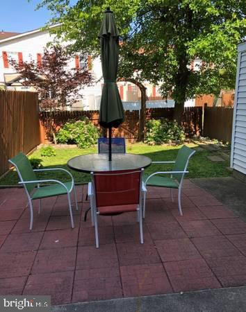 QUAKER GREEN - Residential