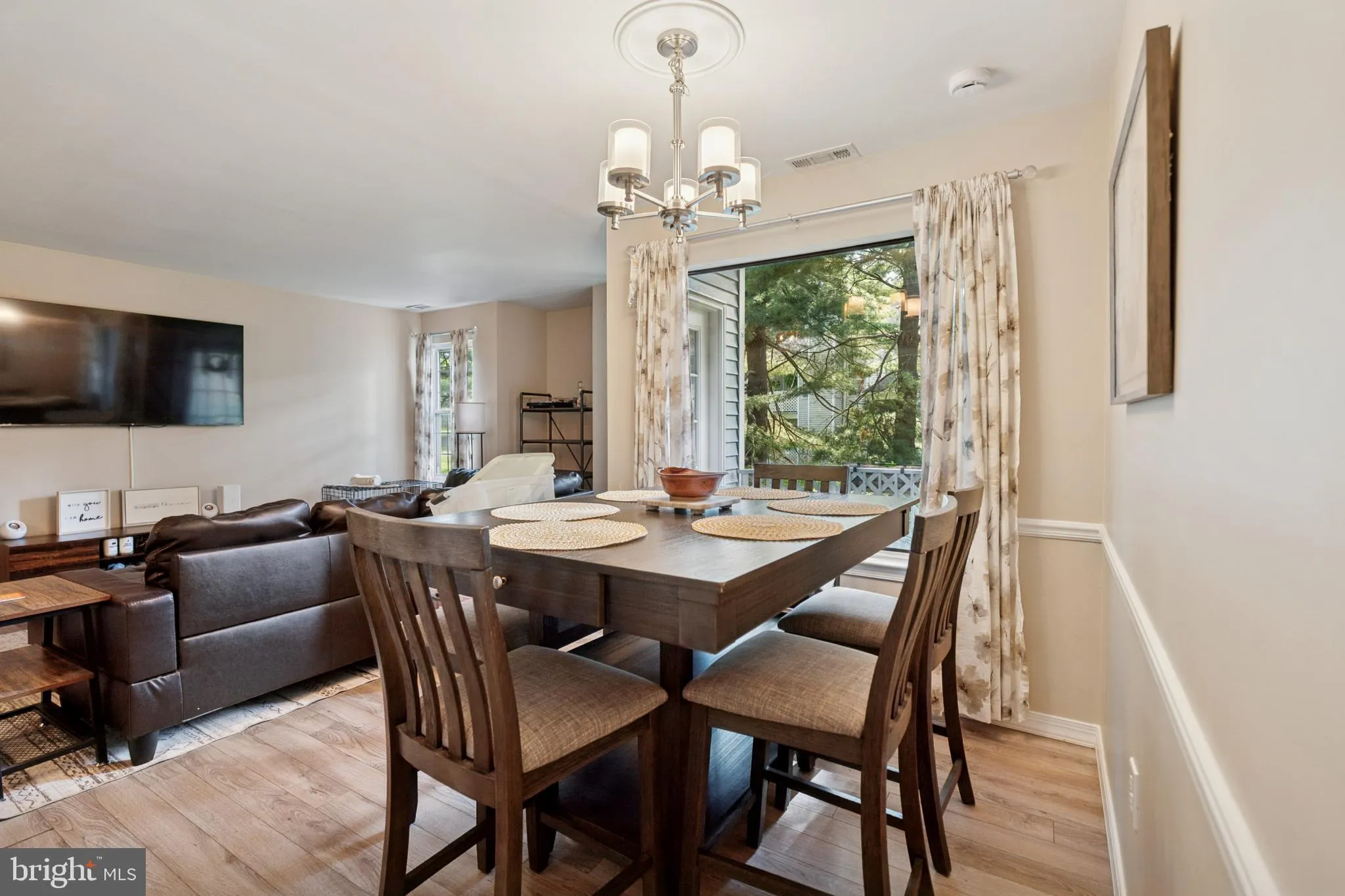 Newtown, Pennsylvania 18940, United States, 2 Bedrooms Bedrooms, ,2 BathroomsBathrooms,Residential,Pending,181419