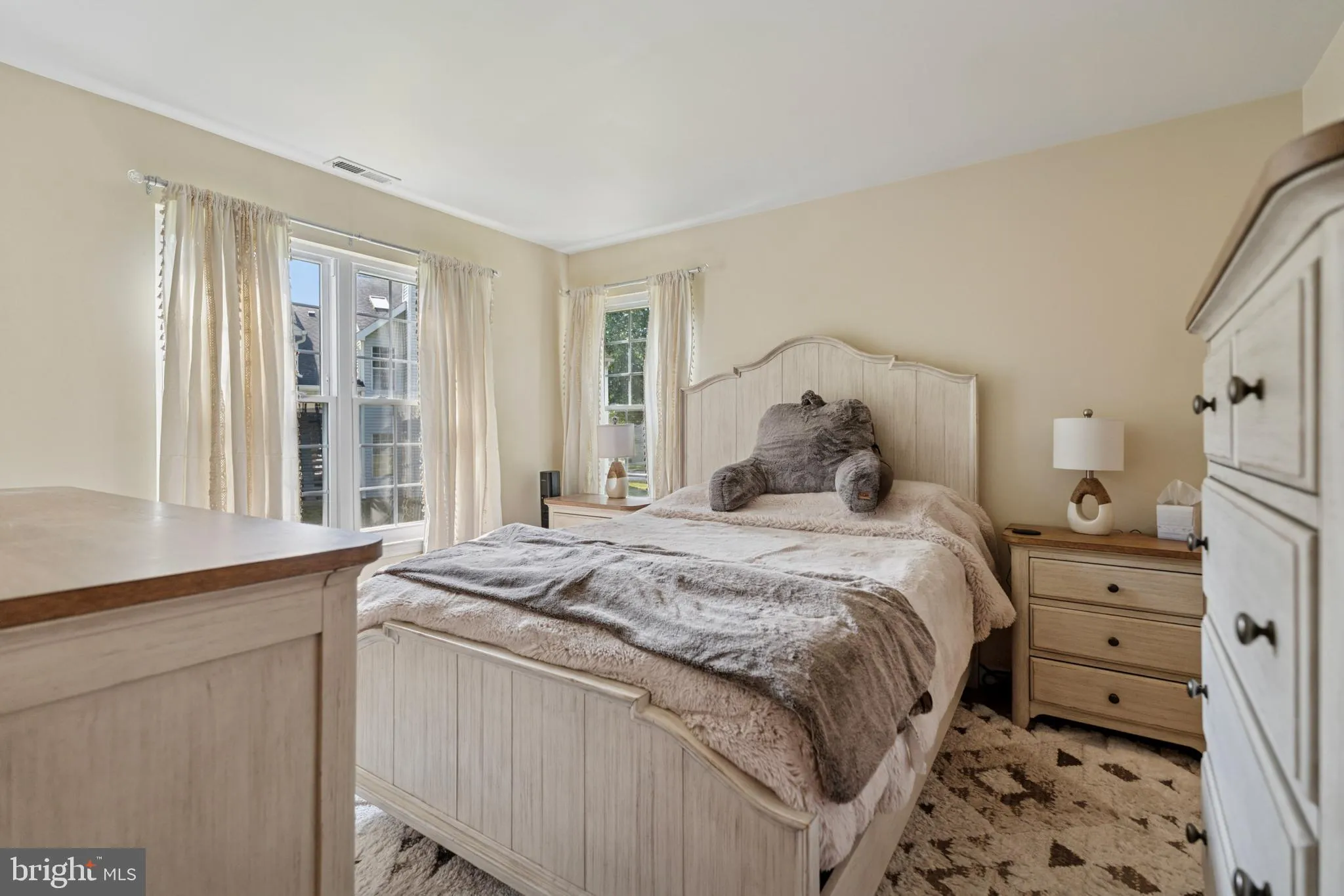 Newtown, Pennsylvania 18940, United States, 2 Bedrooms Bedrooms, ,2 BathroomsBathrooms,Residential,Pending,181419