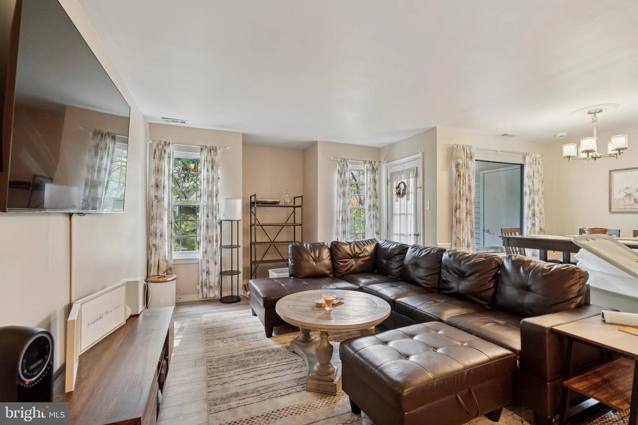 Newtown, Pennsylvania 18940, United States, 2 Bedrooms Bedrooms, ,2 BathroomsBathrooms,Residential,Pending,181419