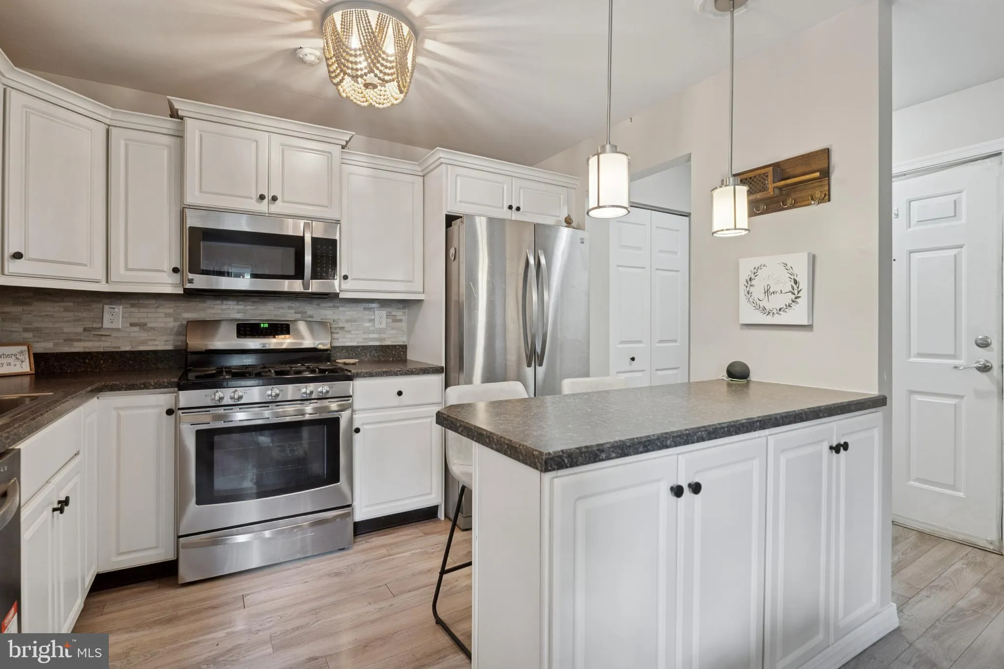 Newtown, Pennsylvania 18940, United States, 2 Bedrooms Bedrooms, ,2 BathroomsBathrooms,Residential,Pending,181419