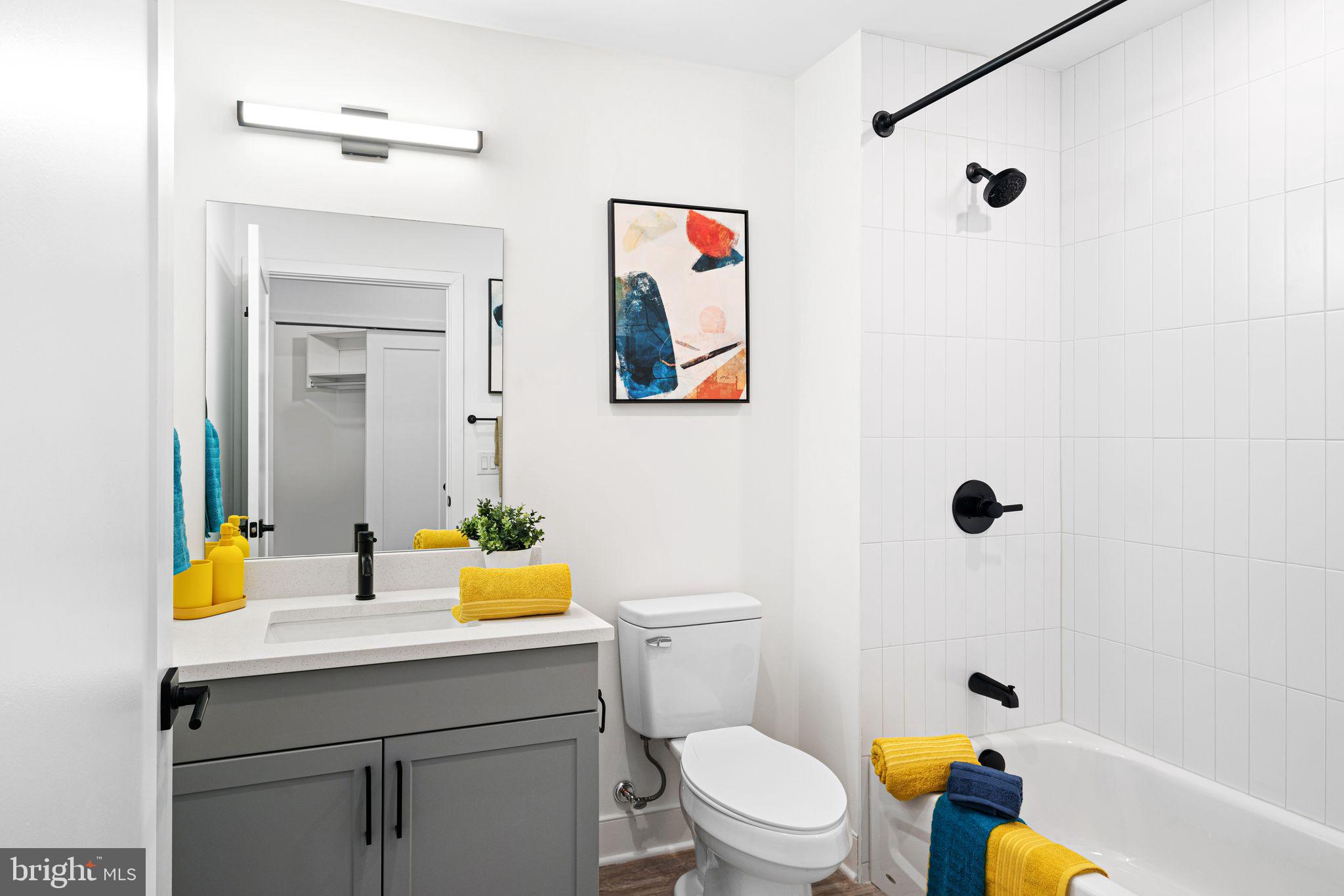 PORT RICHMOND - Residential Lease