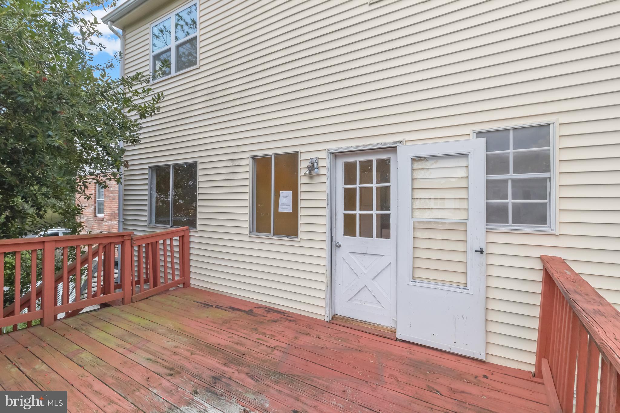 LAURELTON - Residential