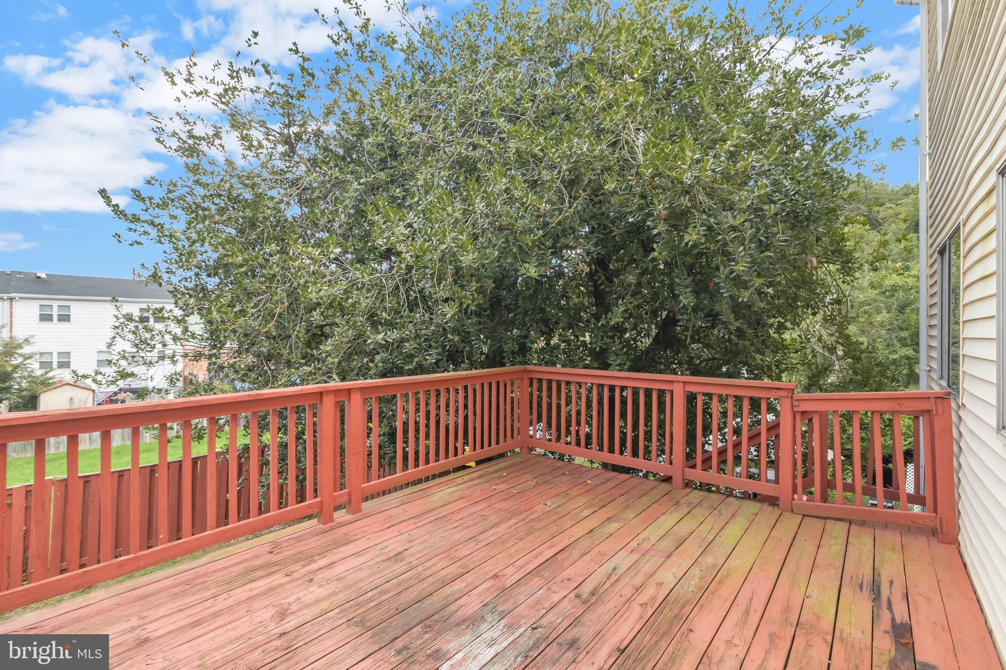 LAURELTON - Residential