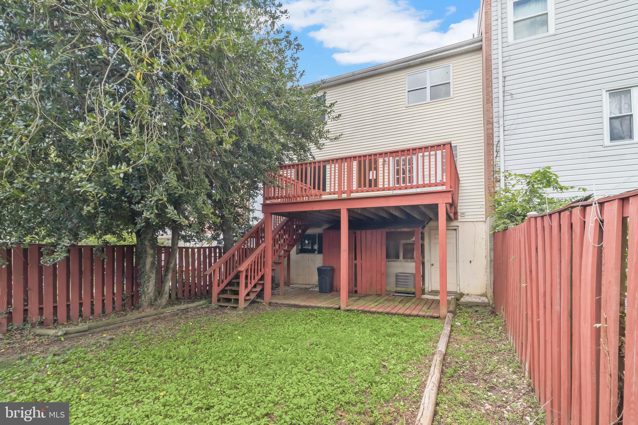 LAURELTON - Residential