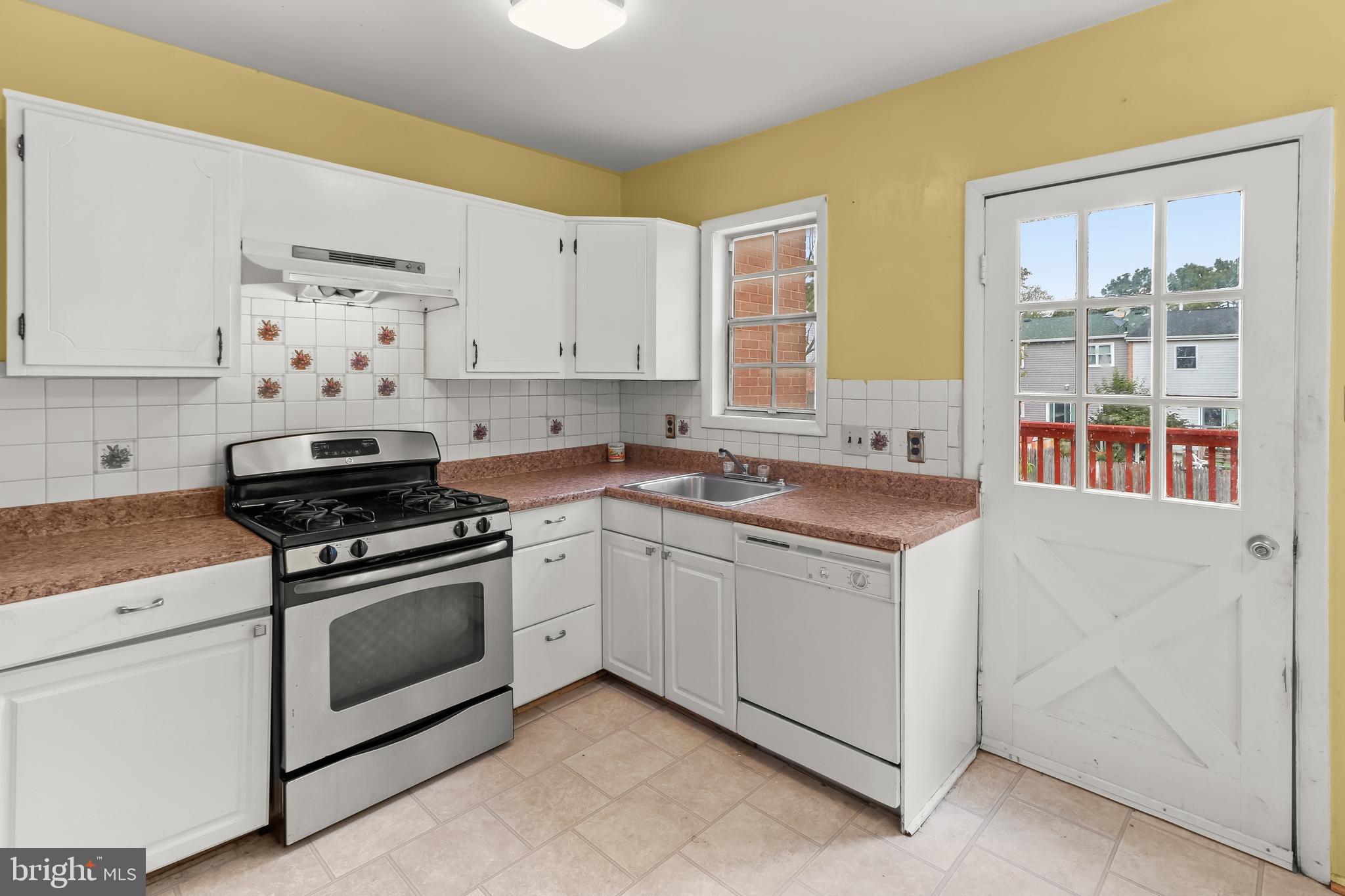 LAURELTON - Residential