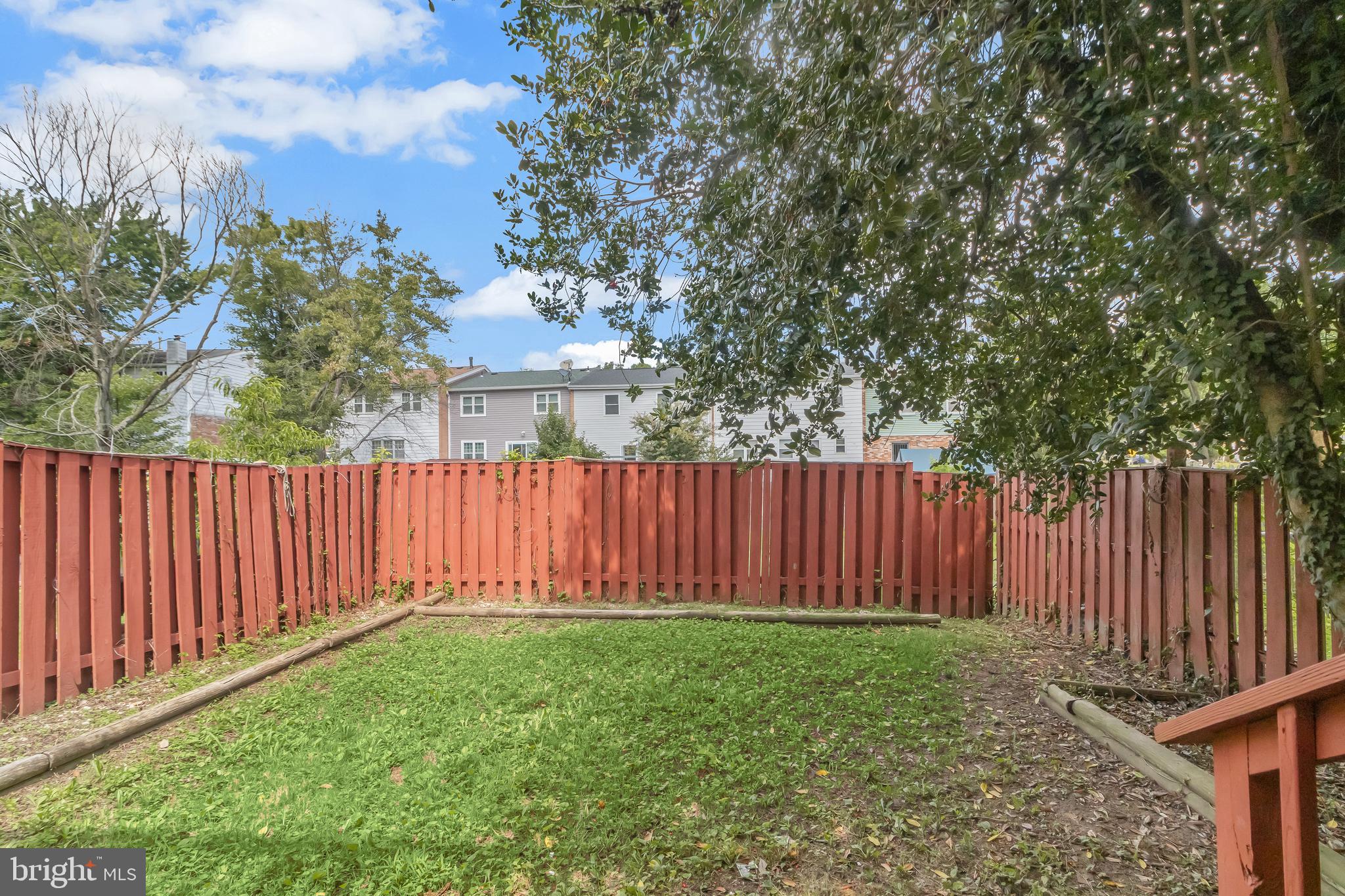 LAURELTON - Residential