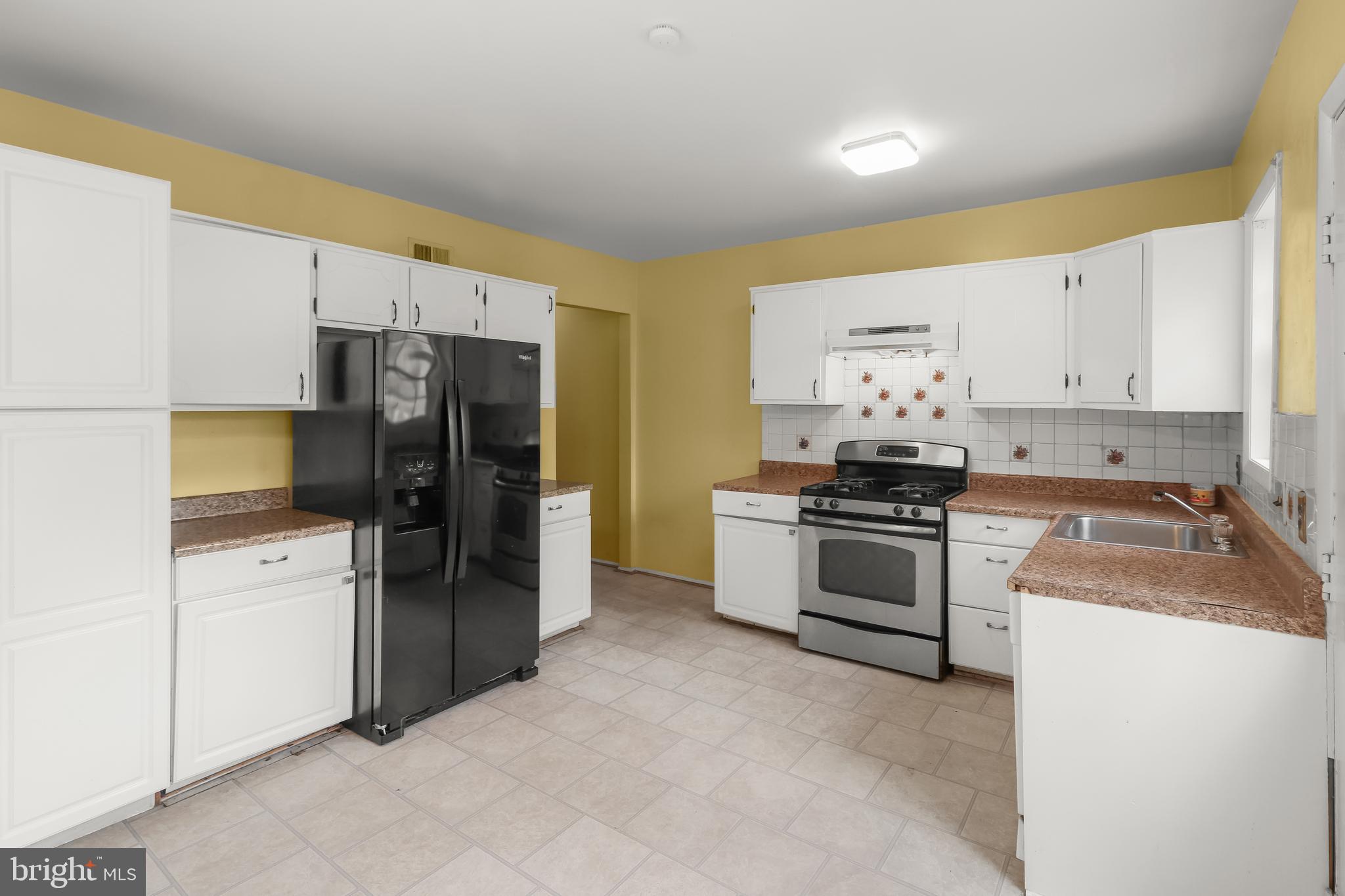 LAURELTON - Residential