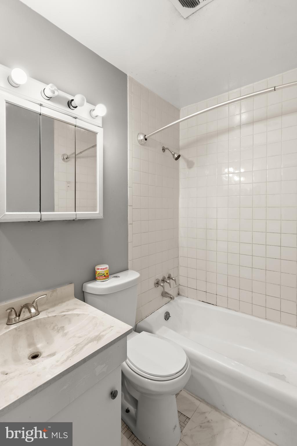 LAURELTON - Residential