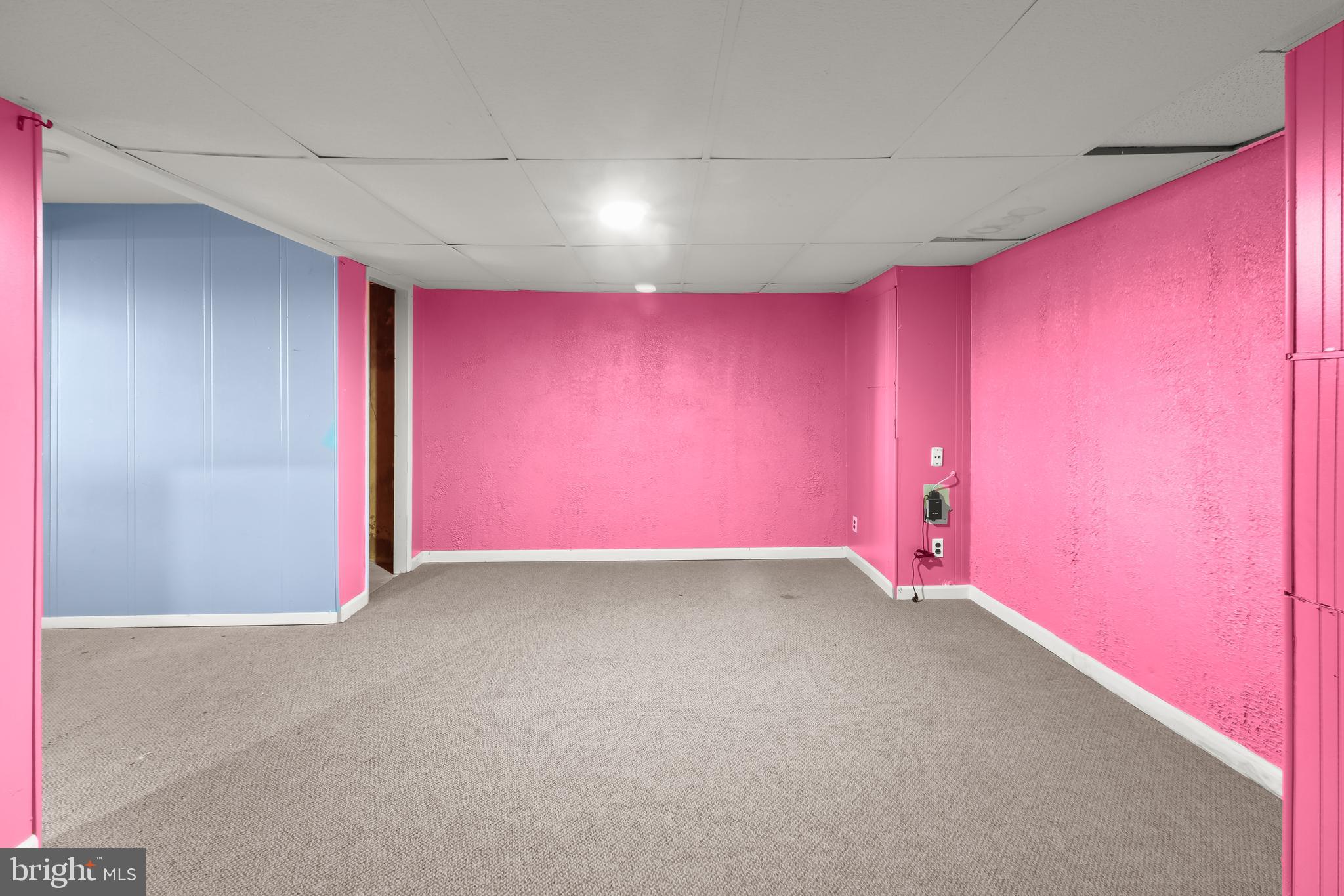 LAURELTON - Residential