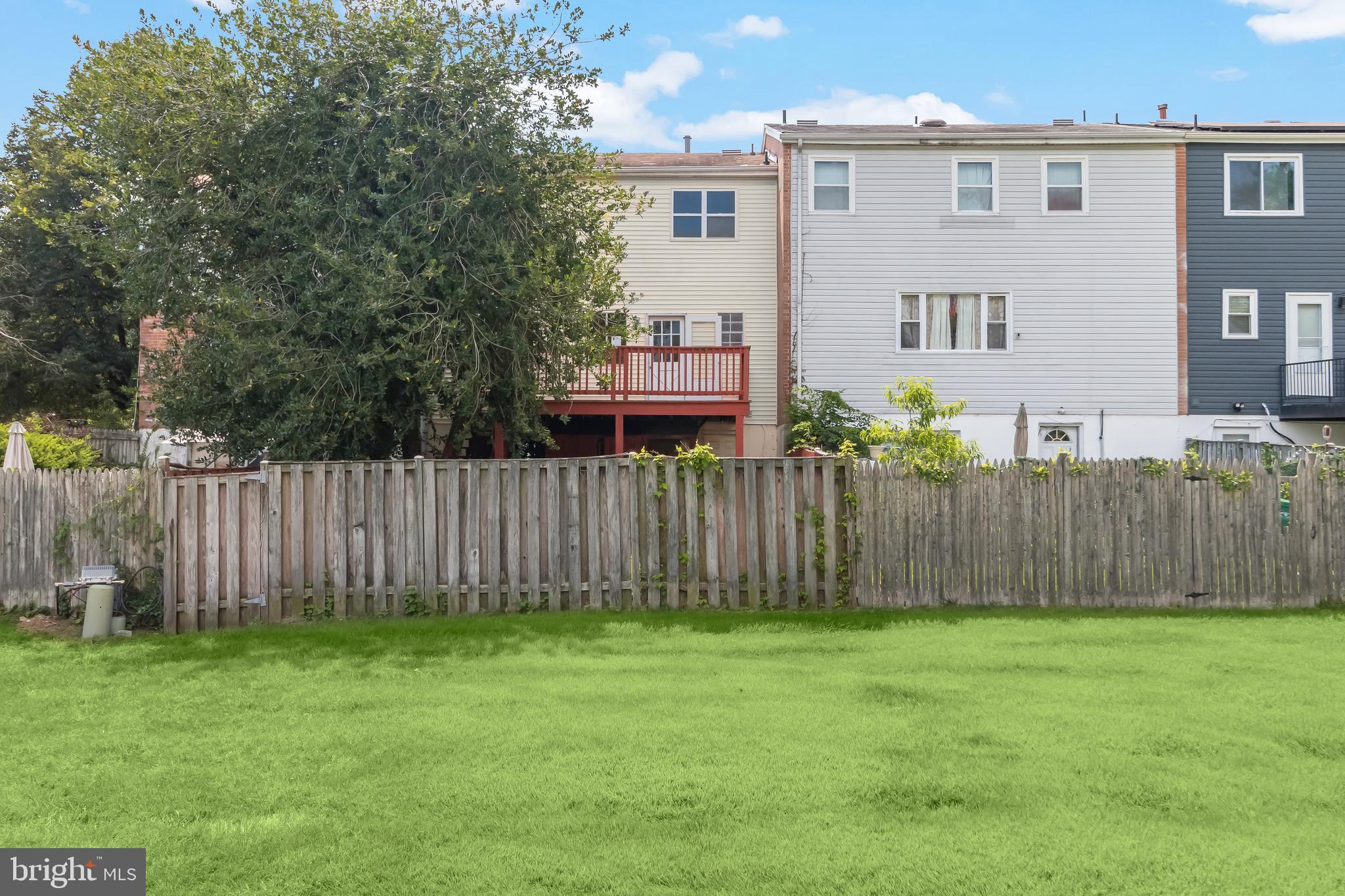 LAURELTON - Residential