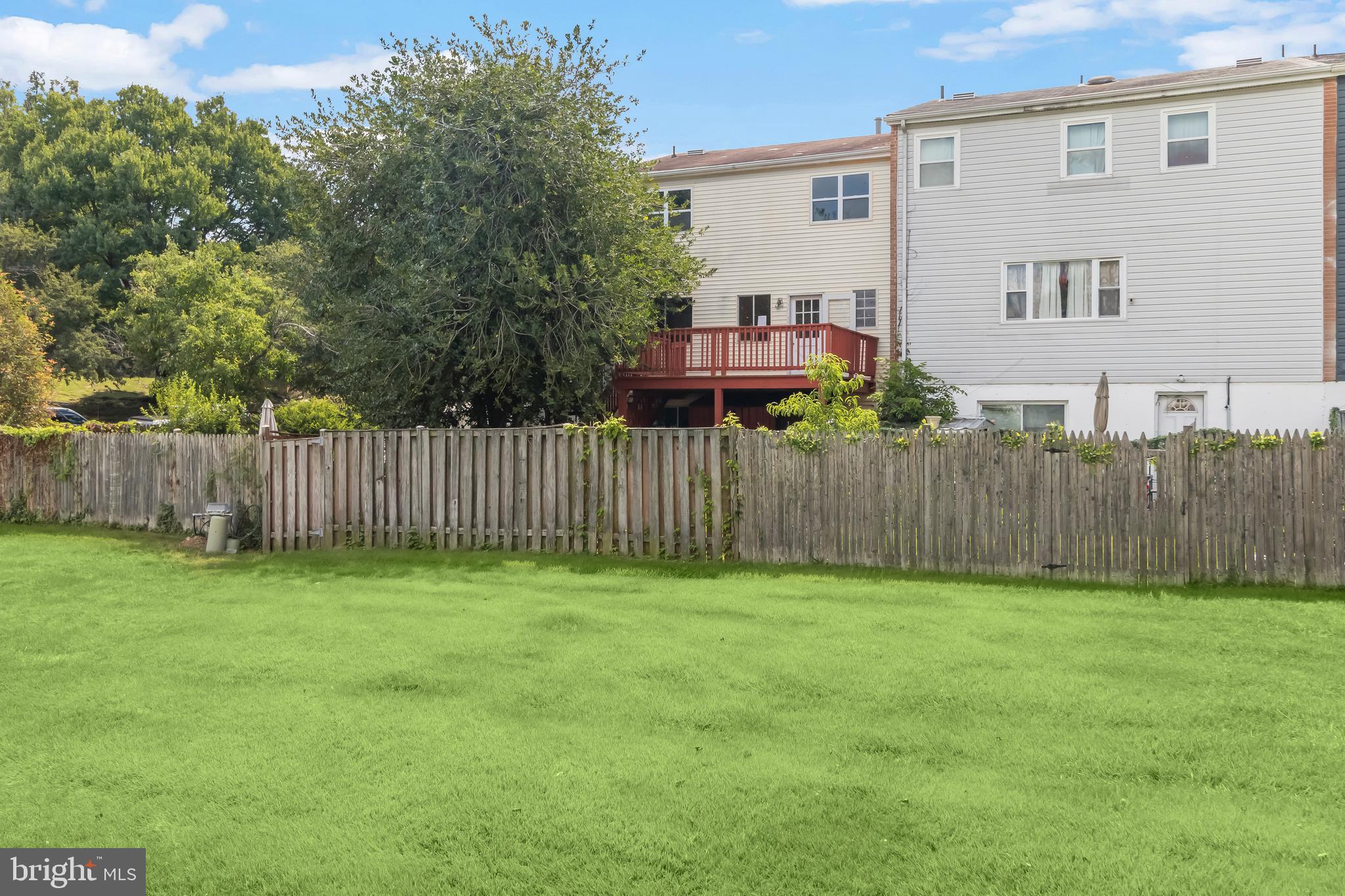 LAURELTON - Residential