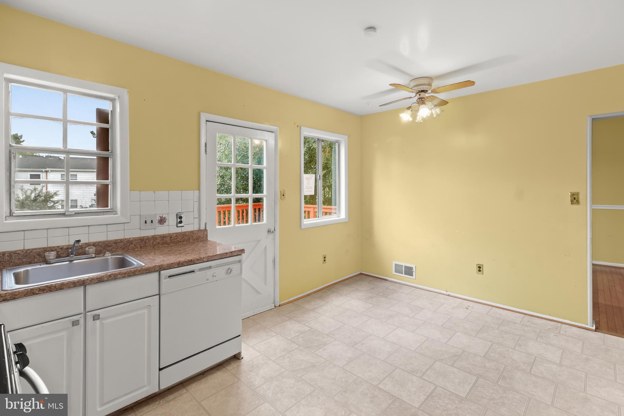 LAURELTON - Residential