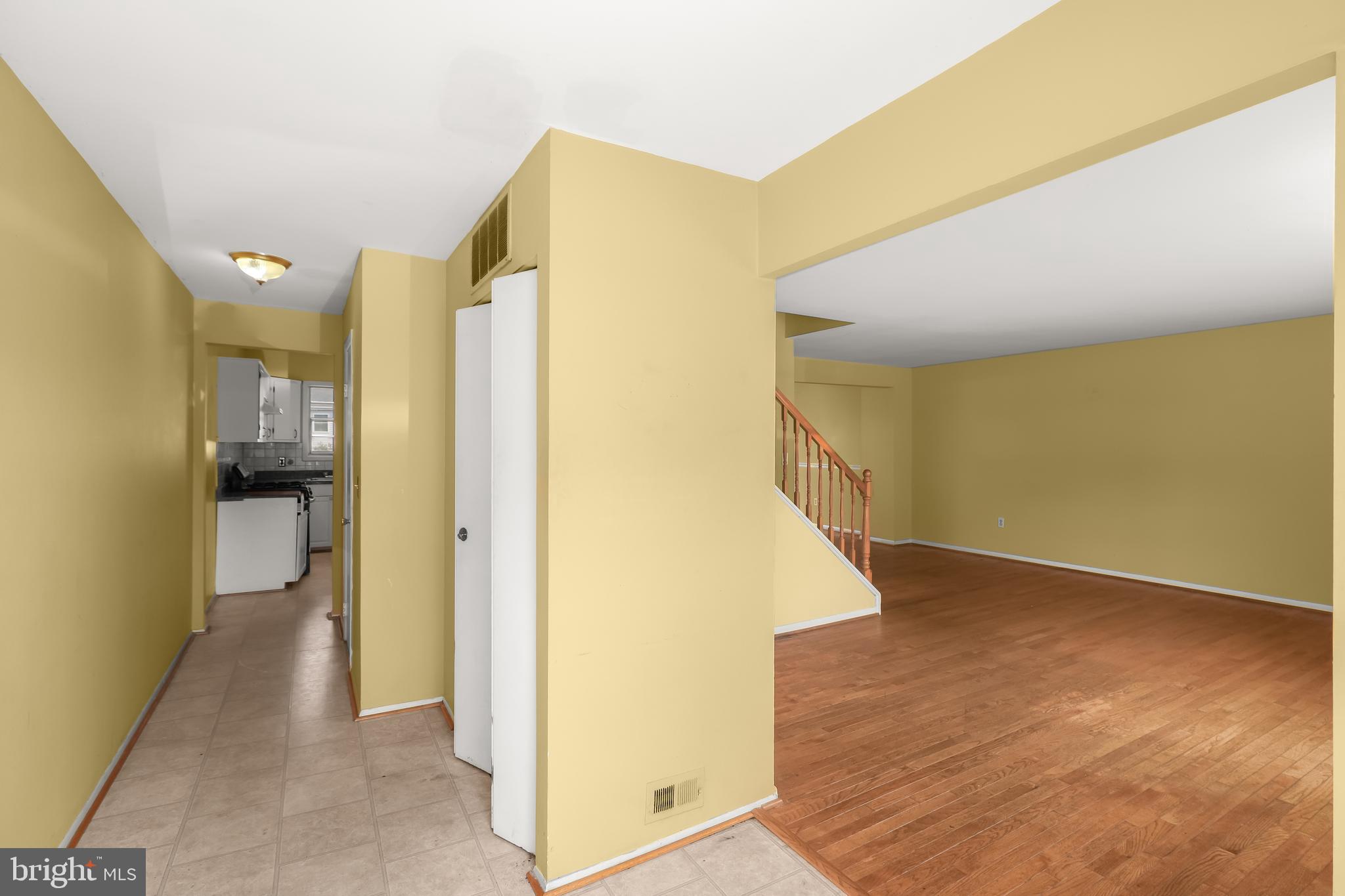 LAURELTON - Residential