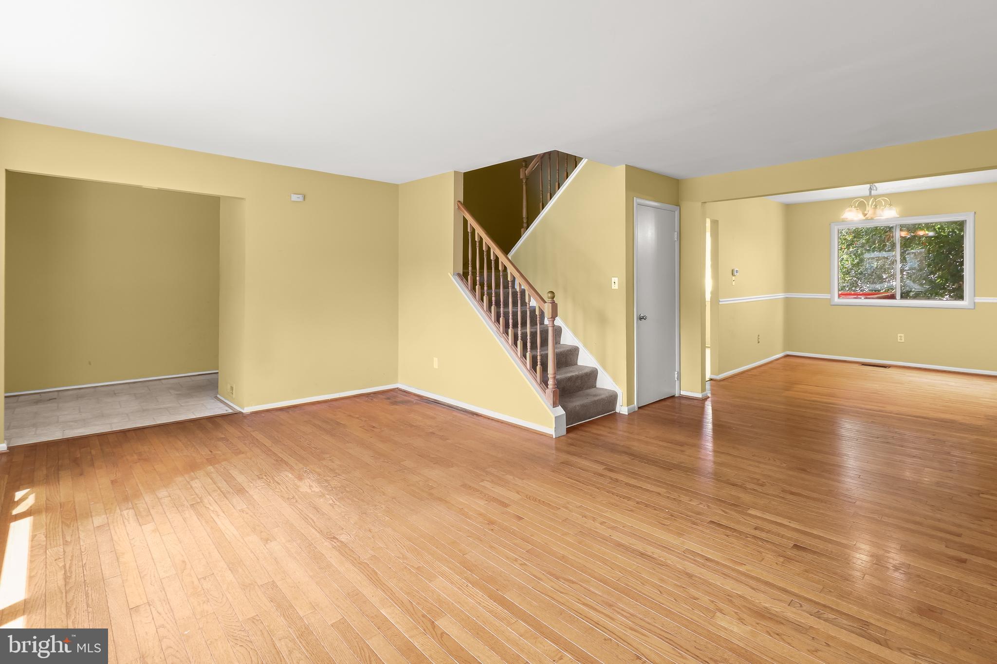 LAURELTON - Residential