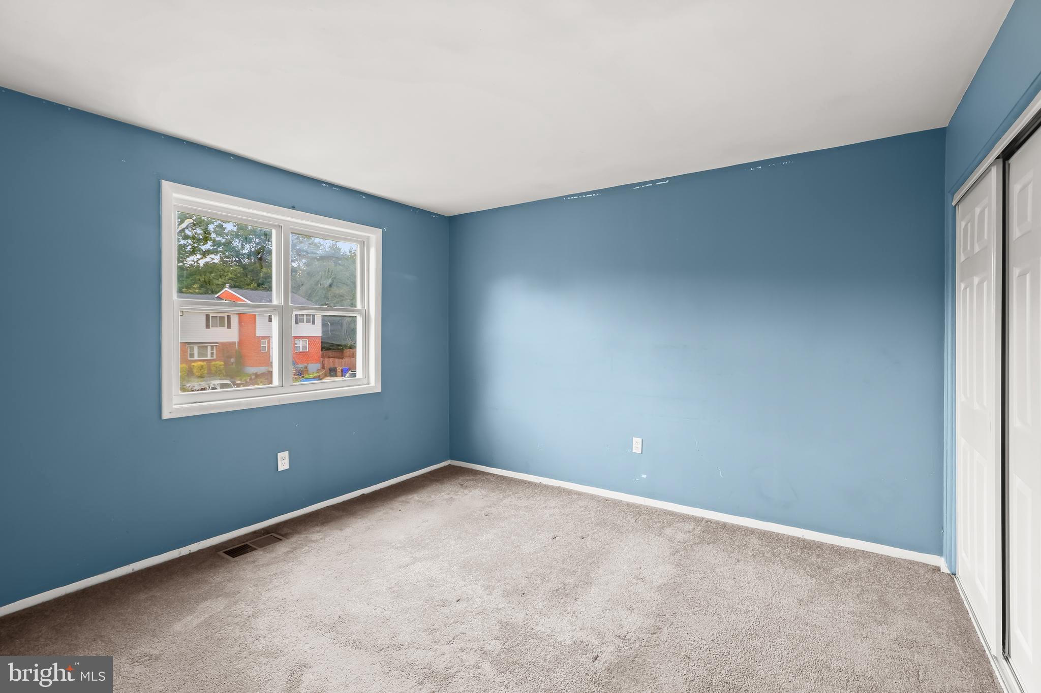 LAURELTON - Residential