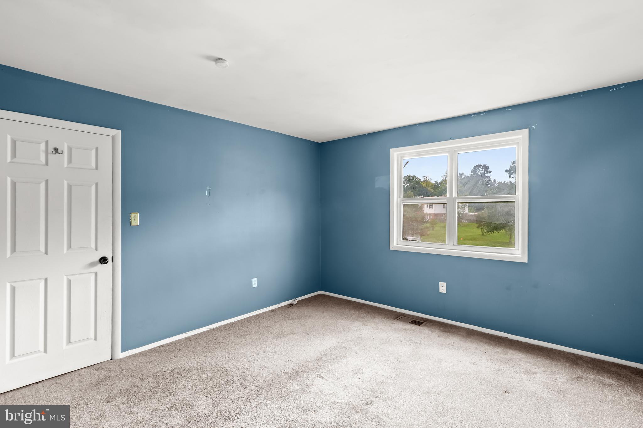 LAURELTON - Residential