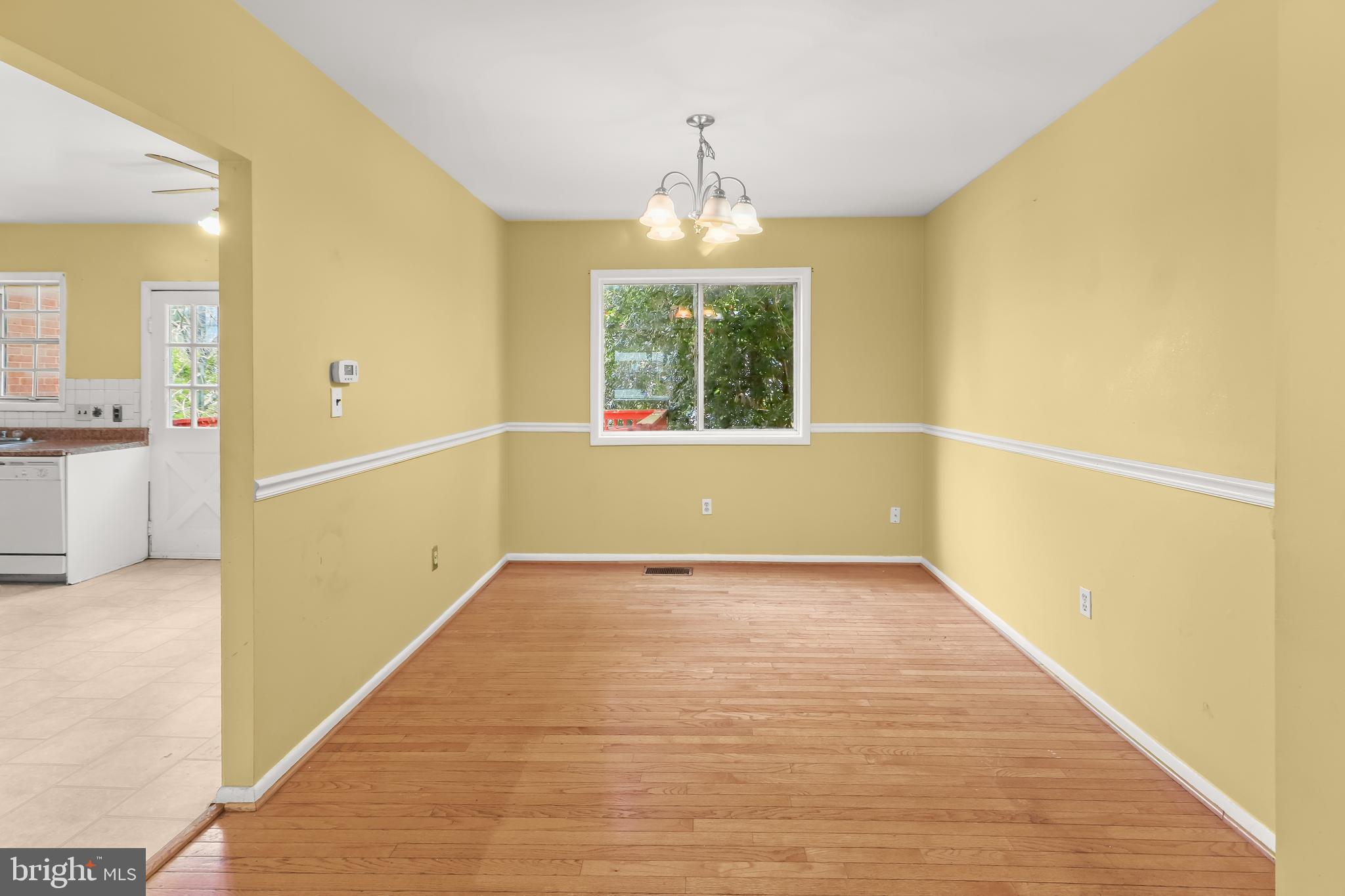 LAURELTON - Residential