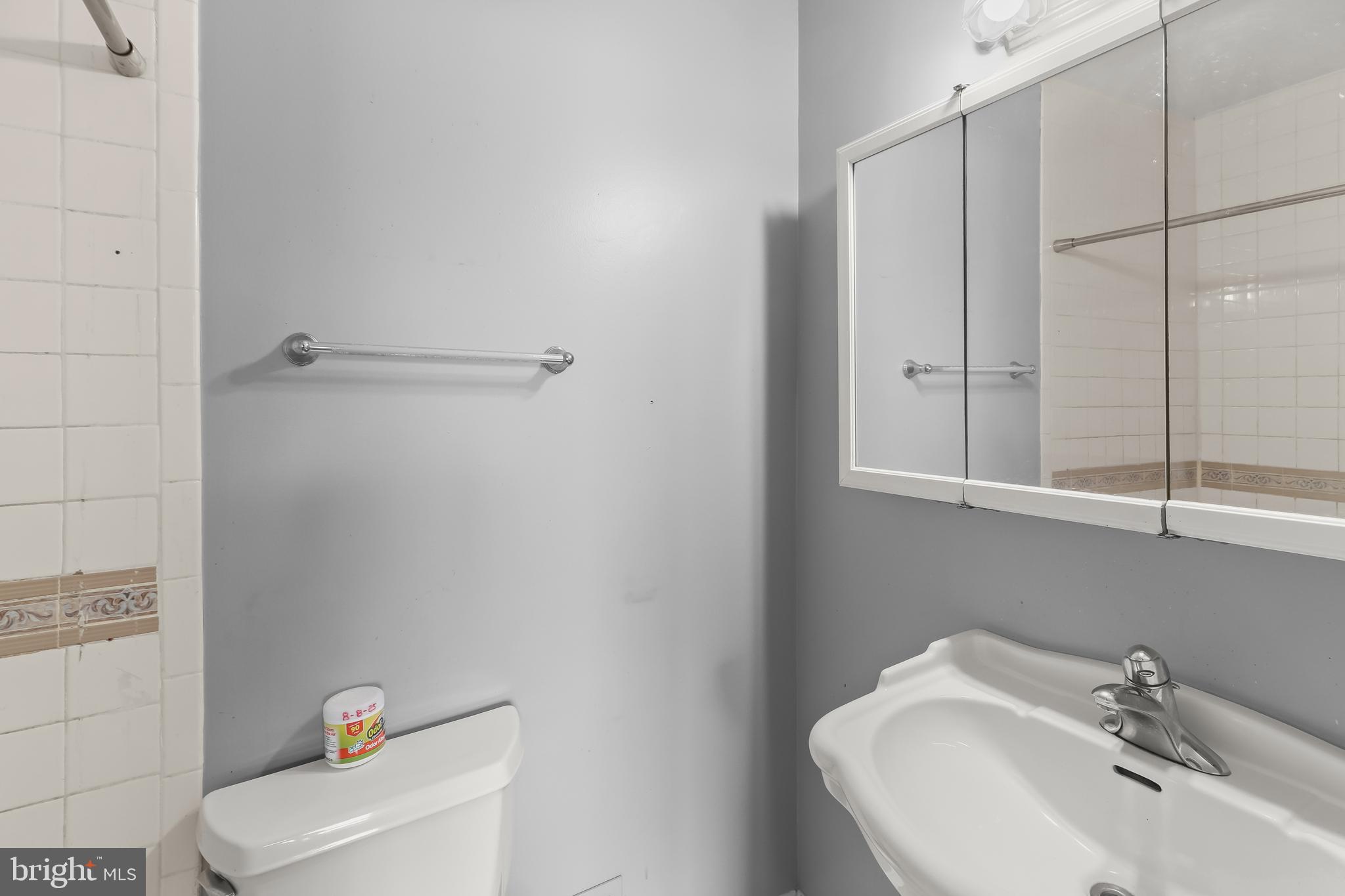 LAURELTON - Residential