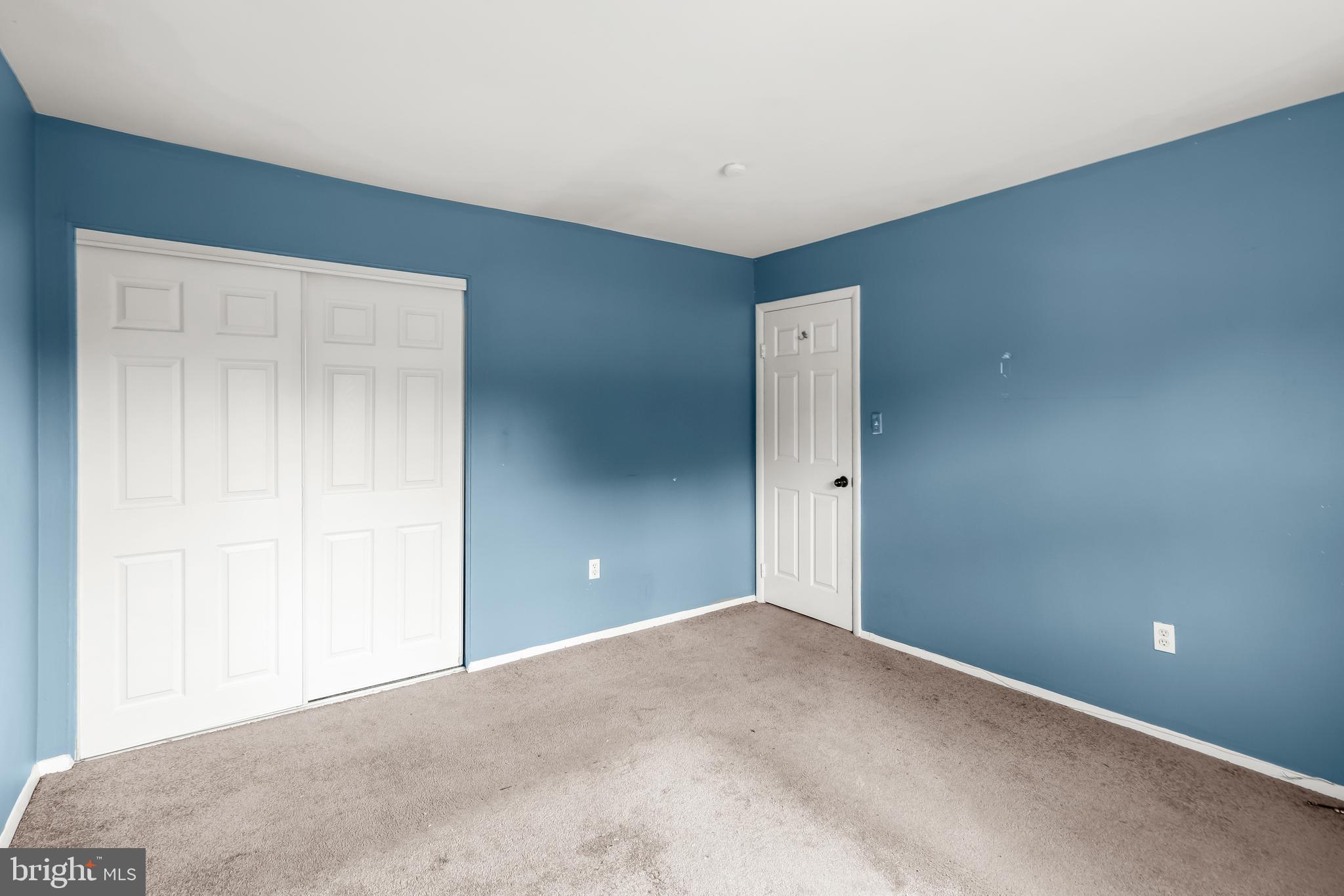 LAURELTON - Residential