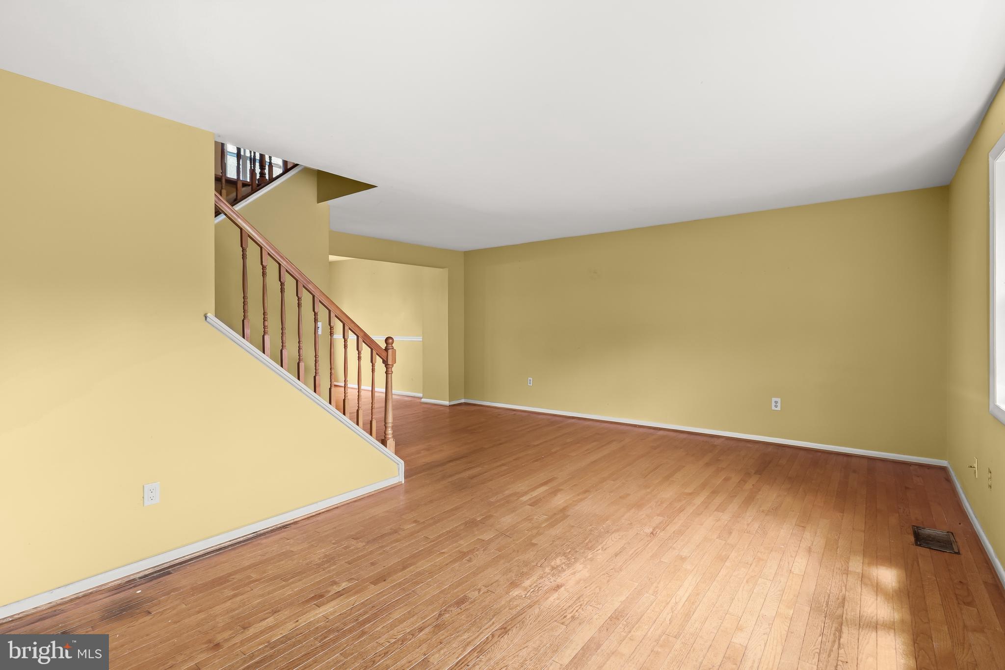 LAURELTON - Residential