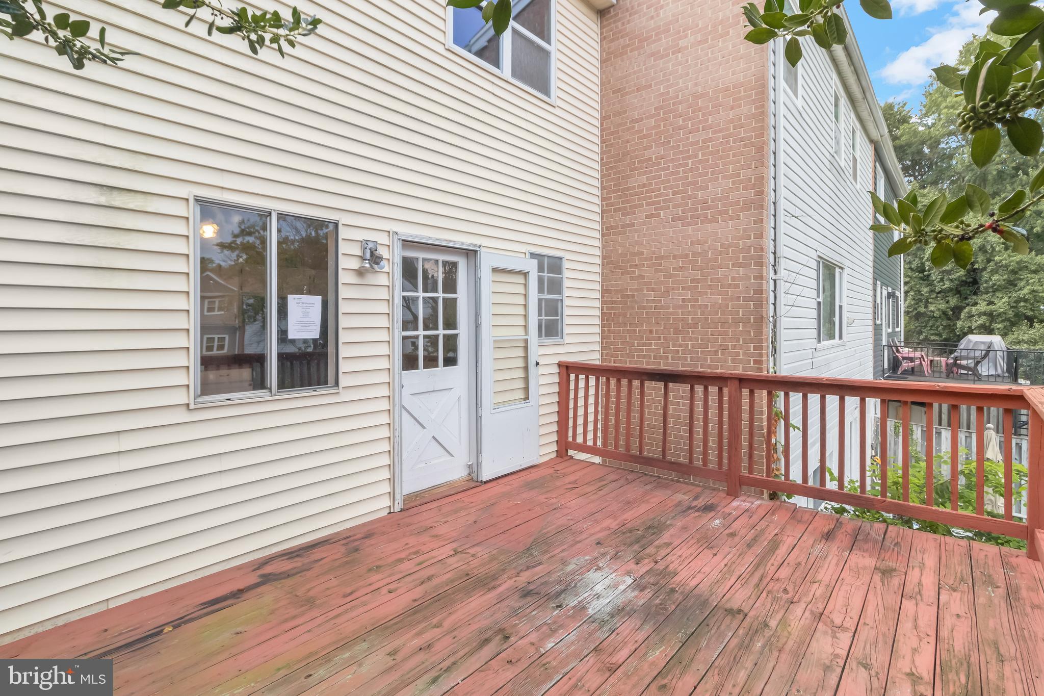 LAURELTON - Residential