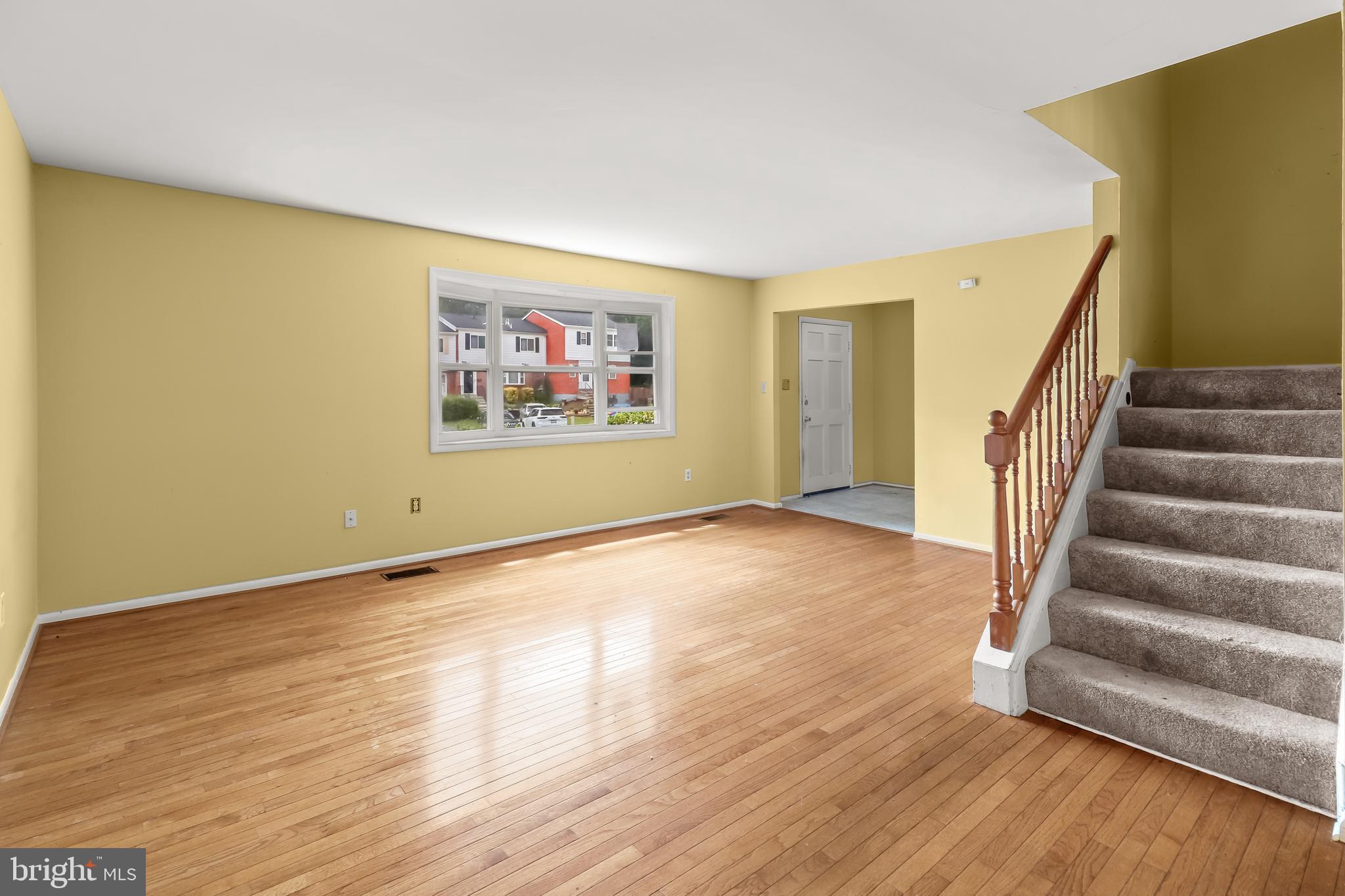 LAURELTON - Residential