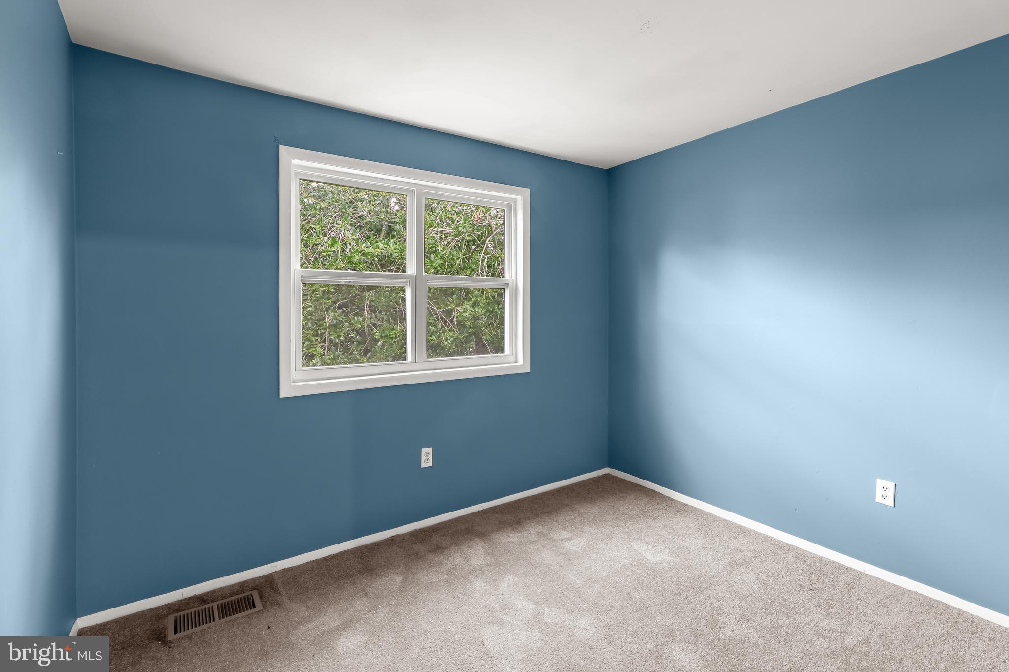 LAURELTON - Residential