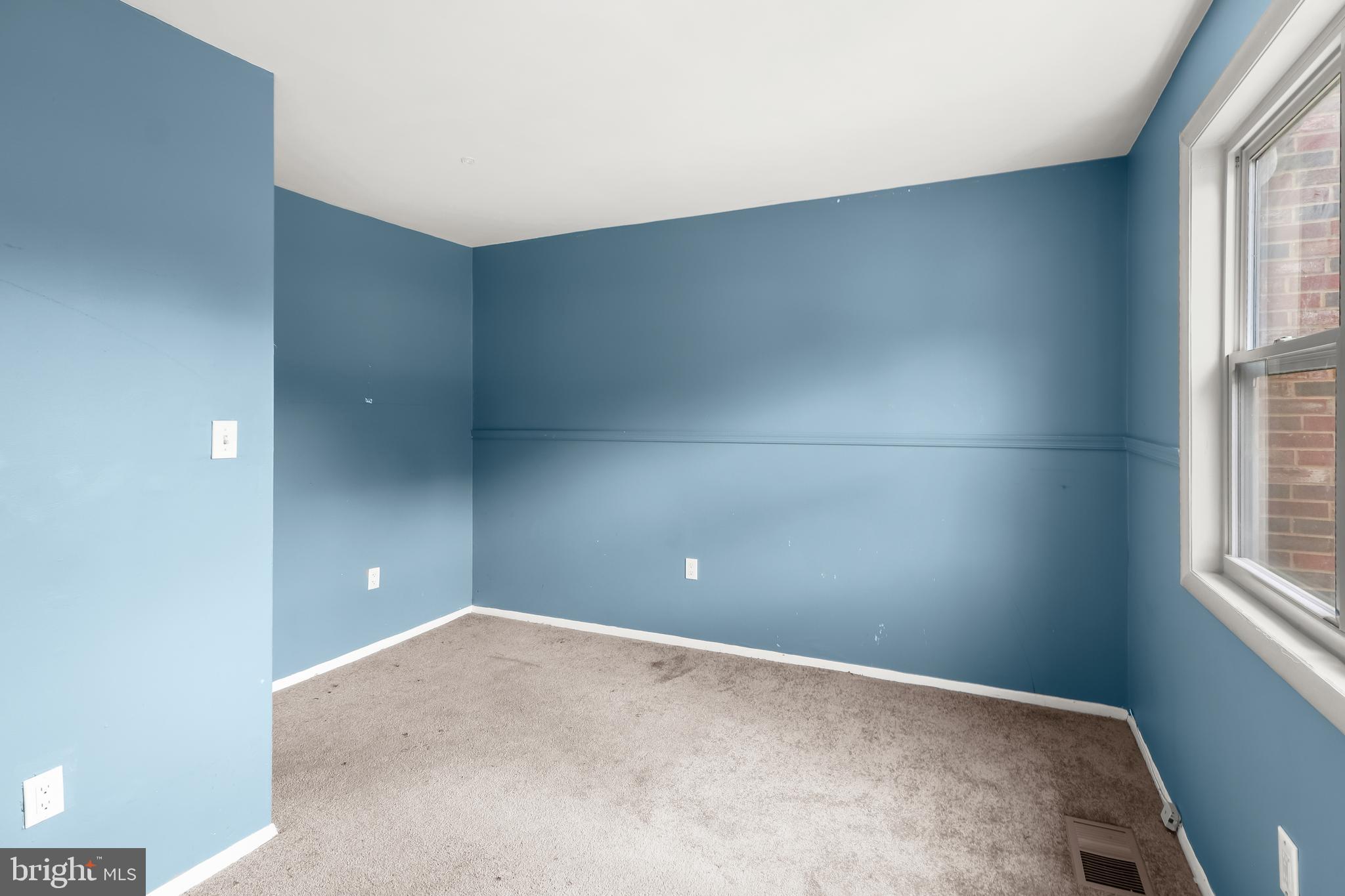 LAURELTON - Residential