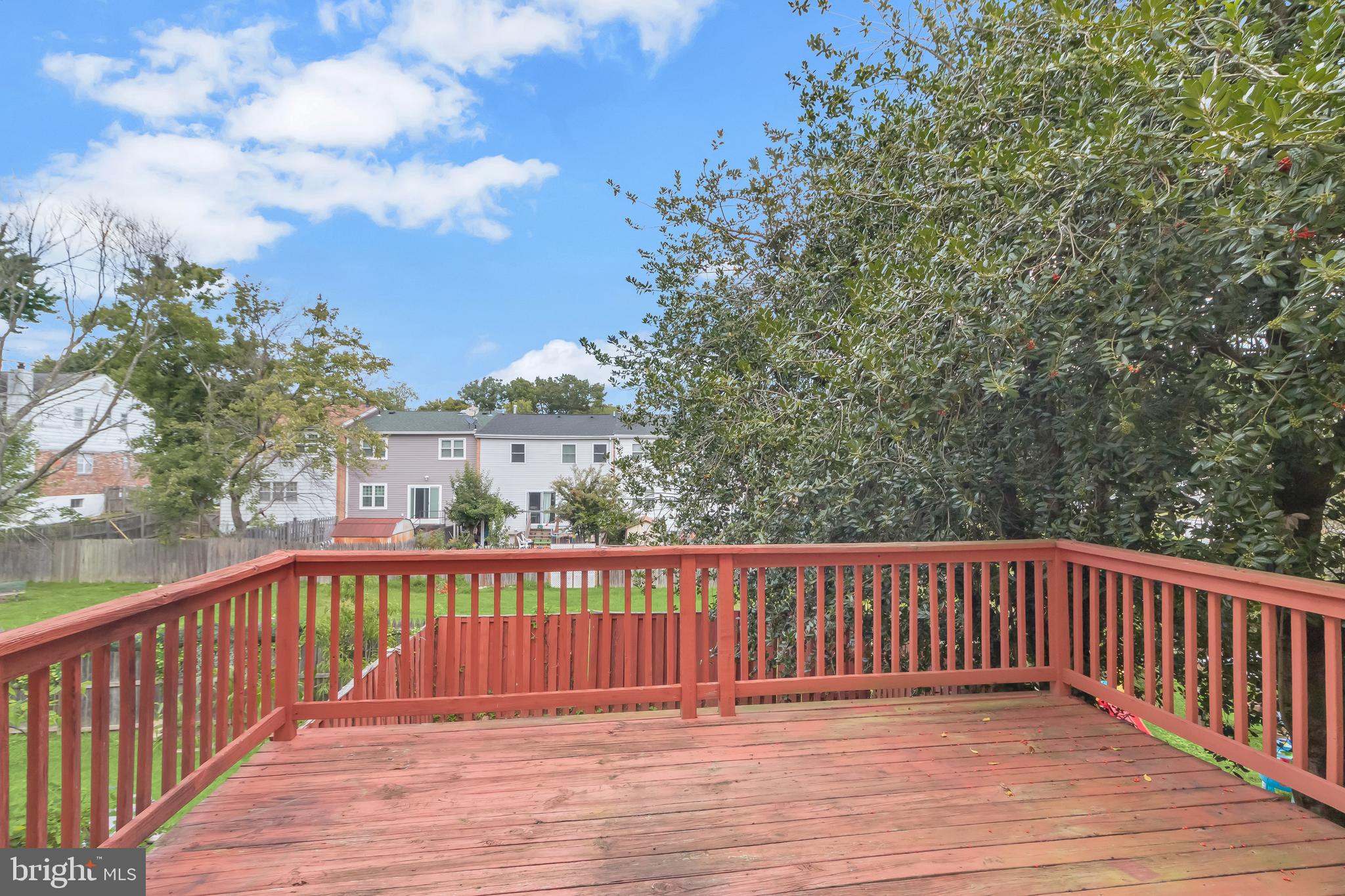 LAURELTON - Residential