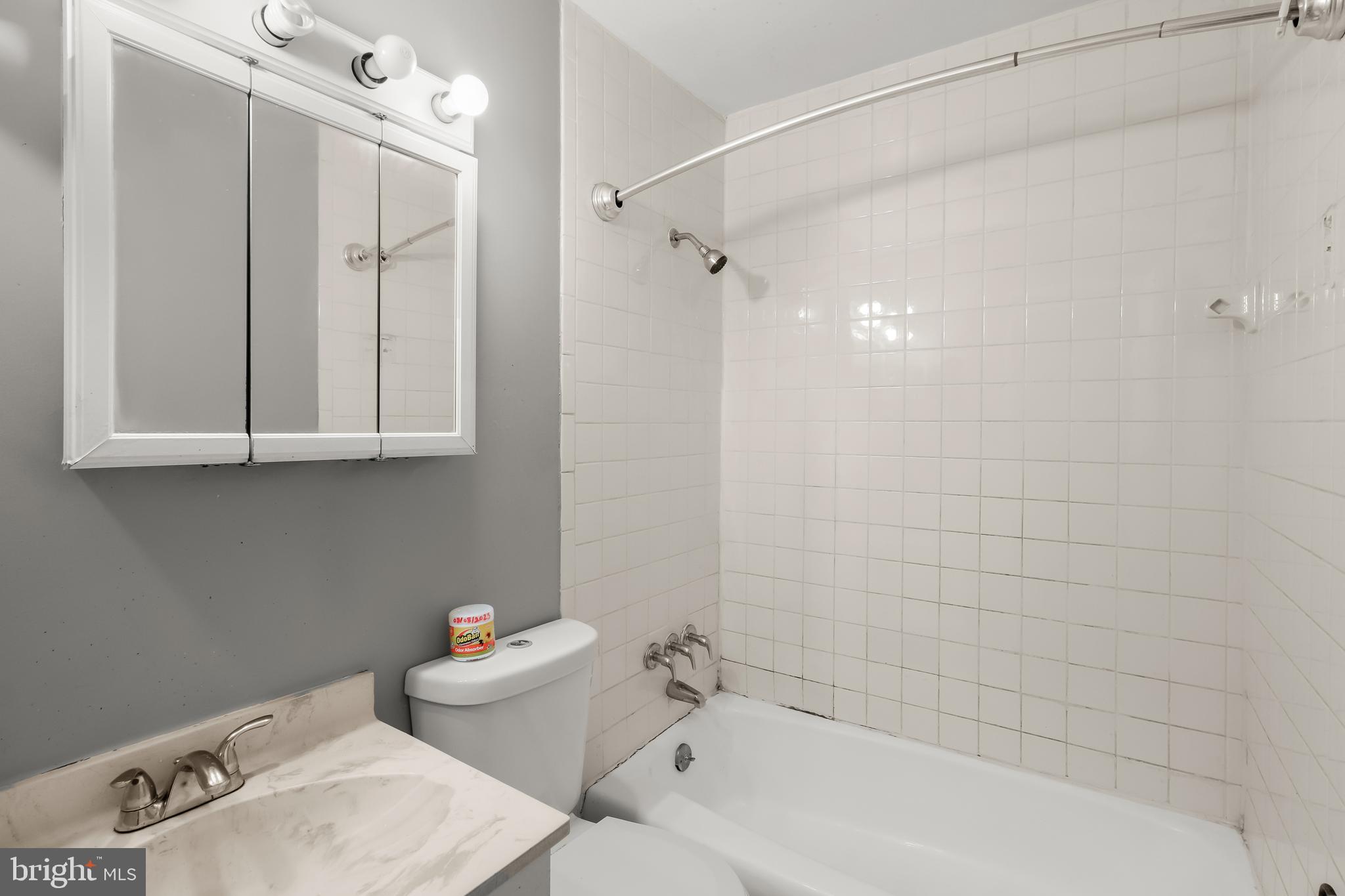 LAURELTON - Residential