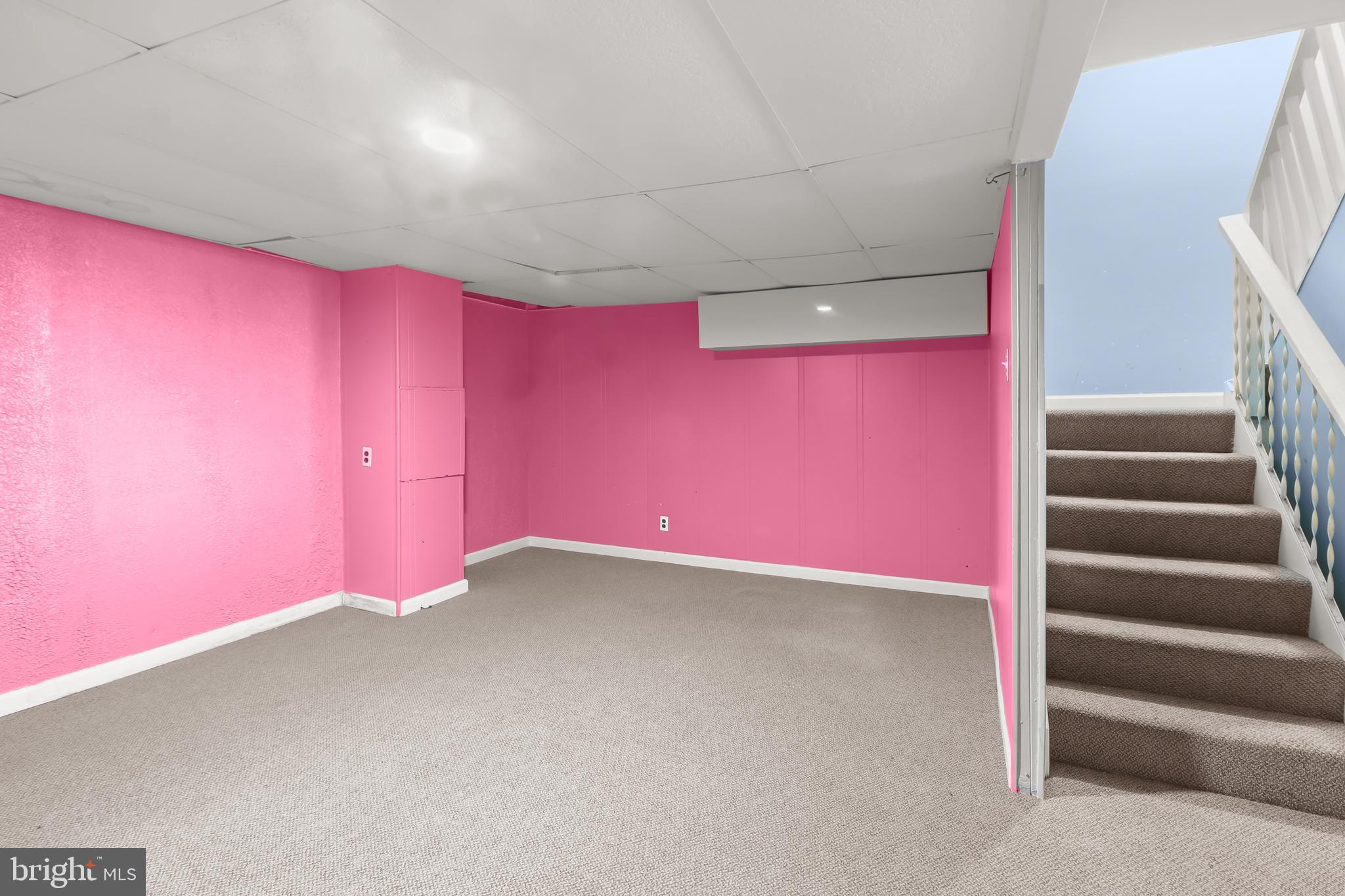 LAURELTON - Residential