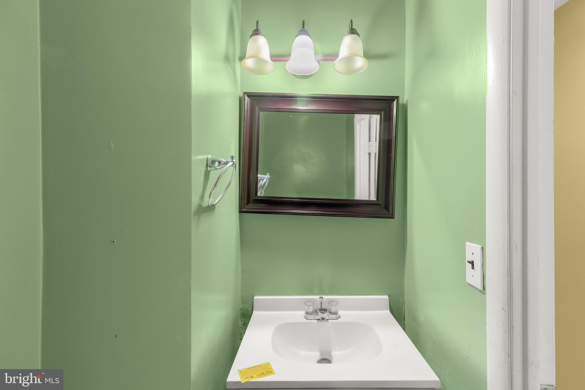 LAURELTON - Residential