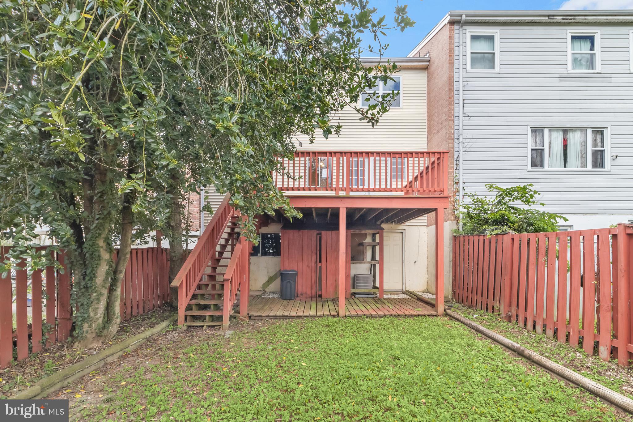 LAURELTON - Residential