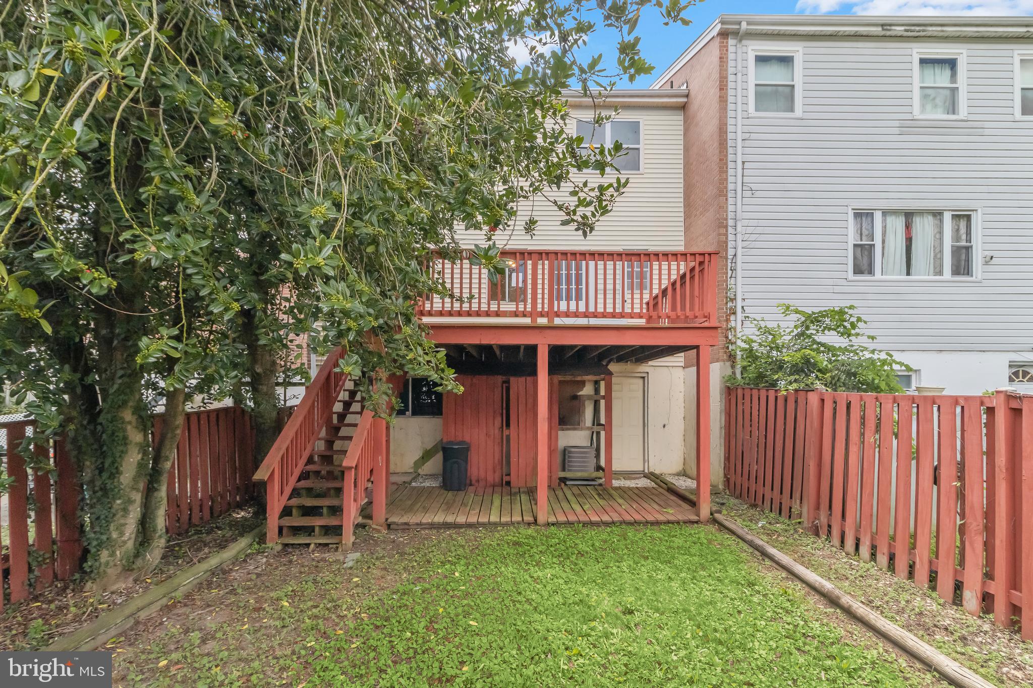 LAURELTON - Residential