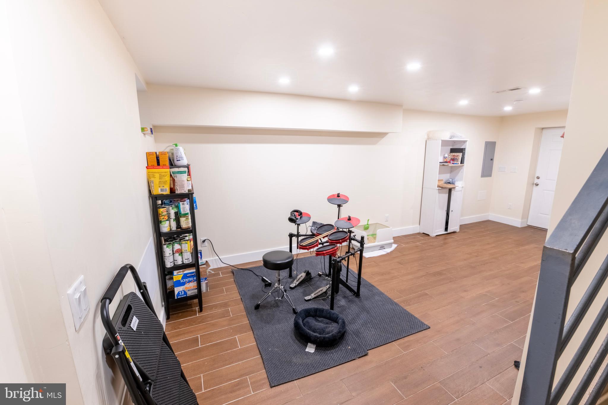 EAST FALLS - Residential