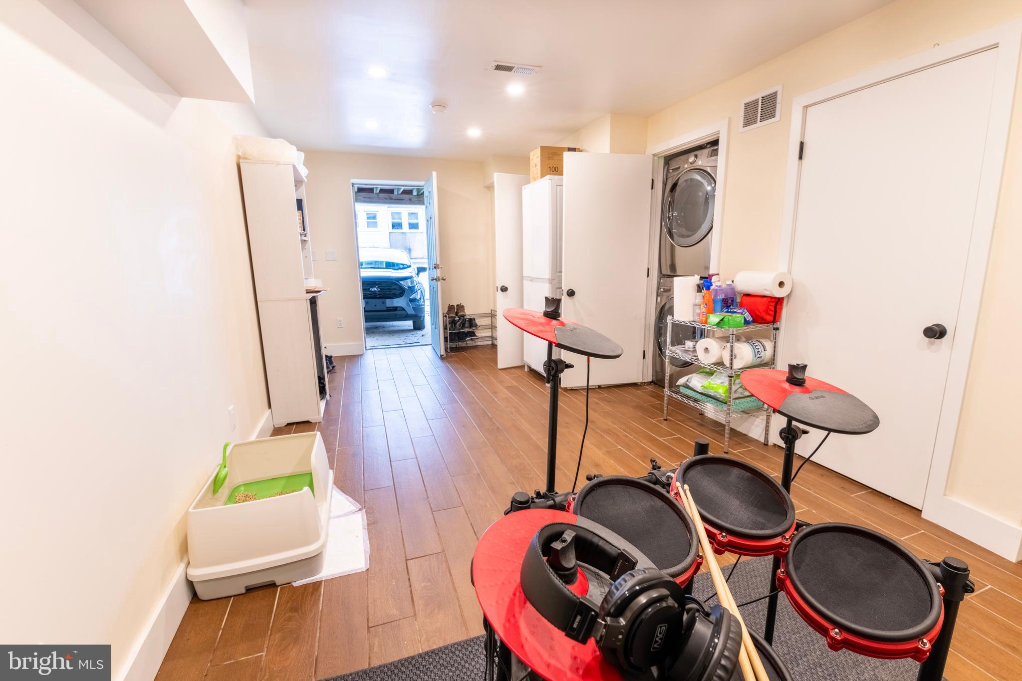 EAST FALLS - Residential