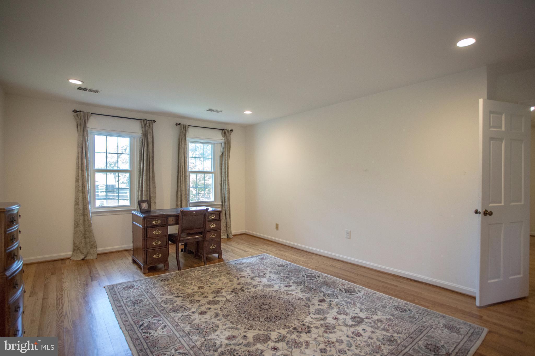 MC LEAN HUNT ESTATES - Residential