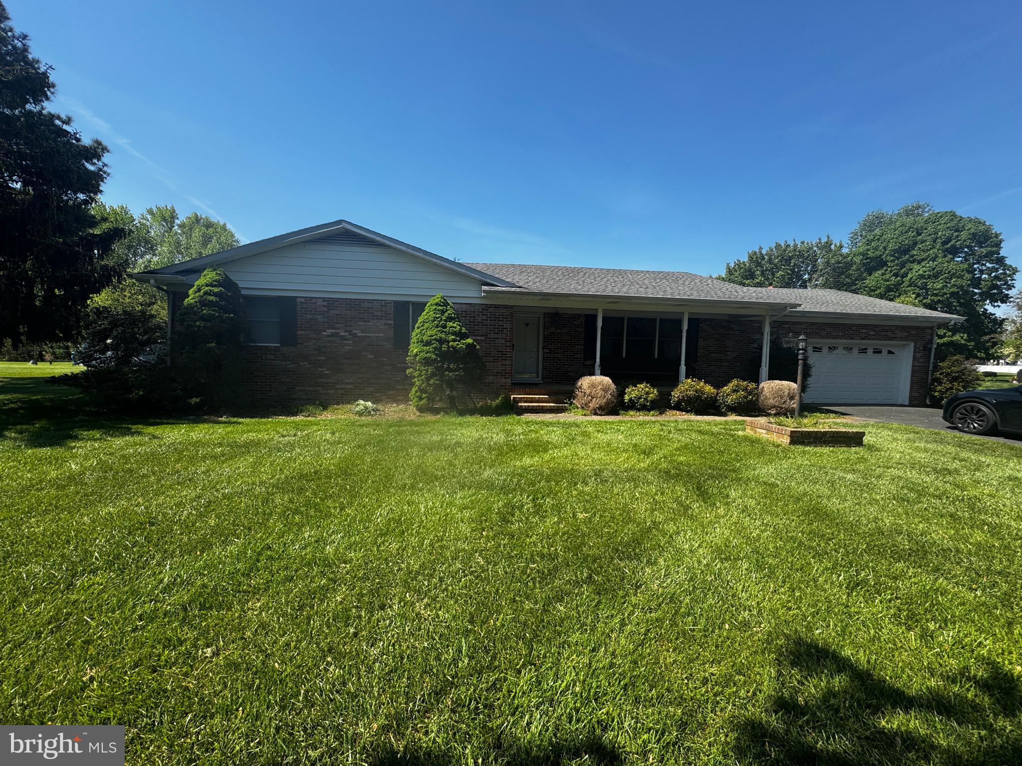 216 HICKORY DALE DRIVE