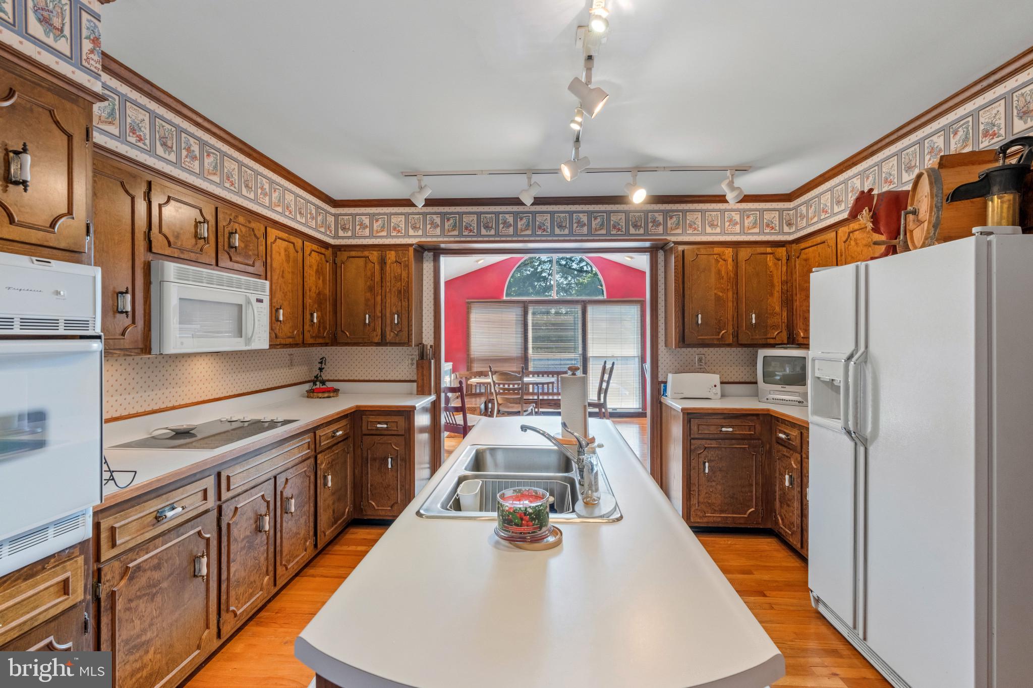 HICKORY DALE ACRES - Residential